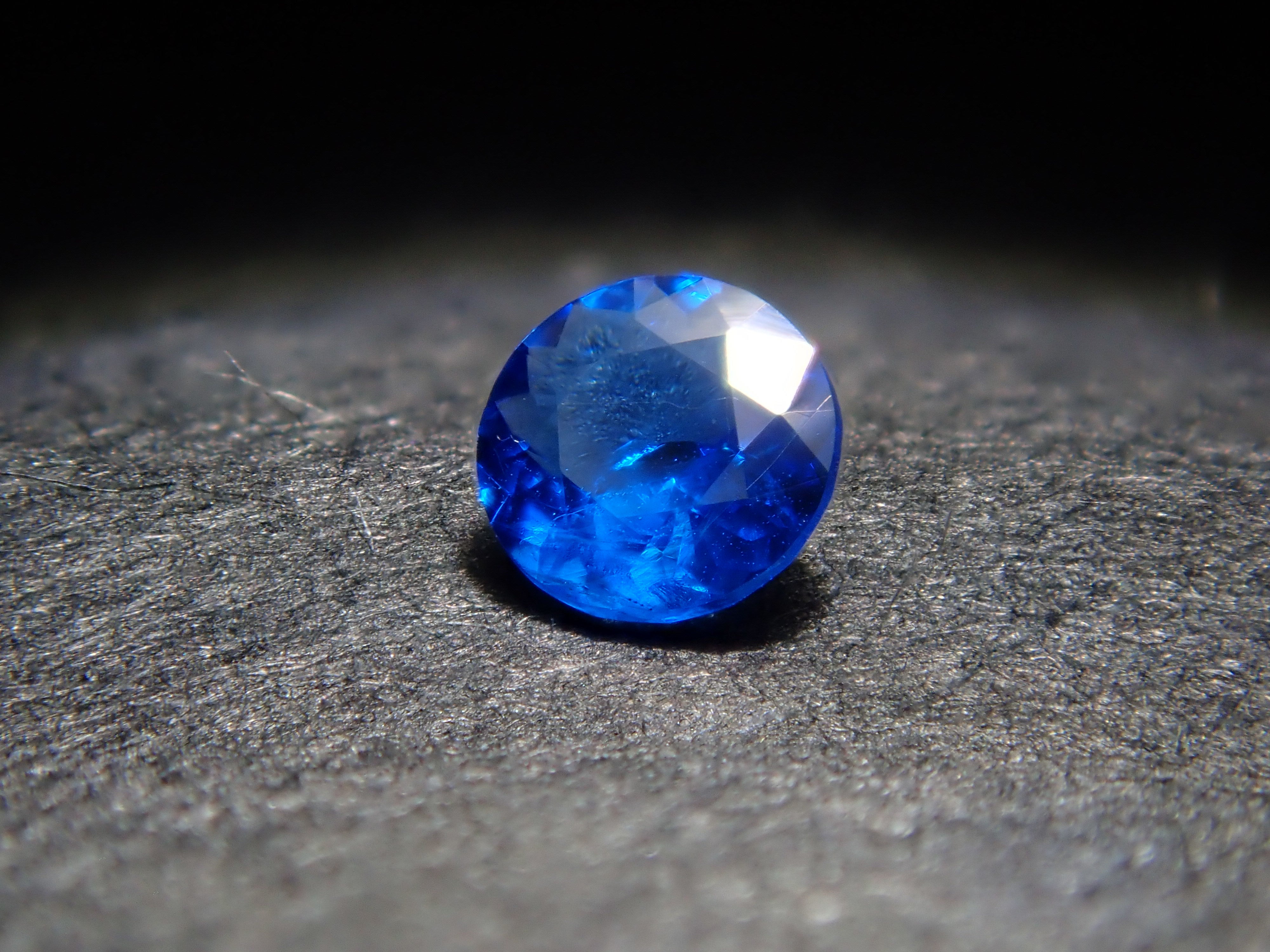 ドイツ産アウイナイト 0.035ctルース