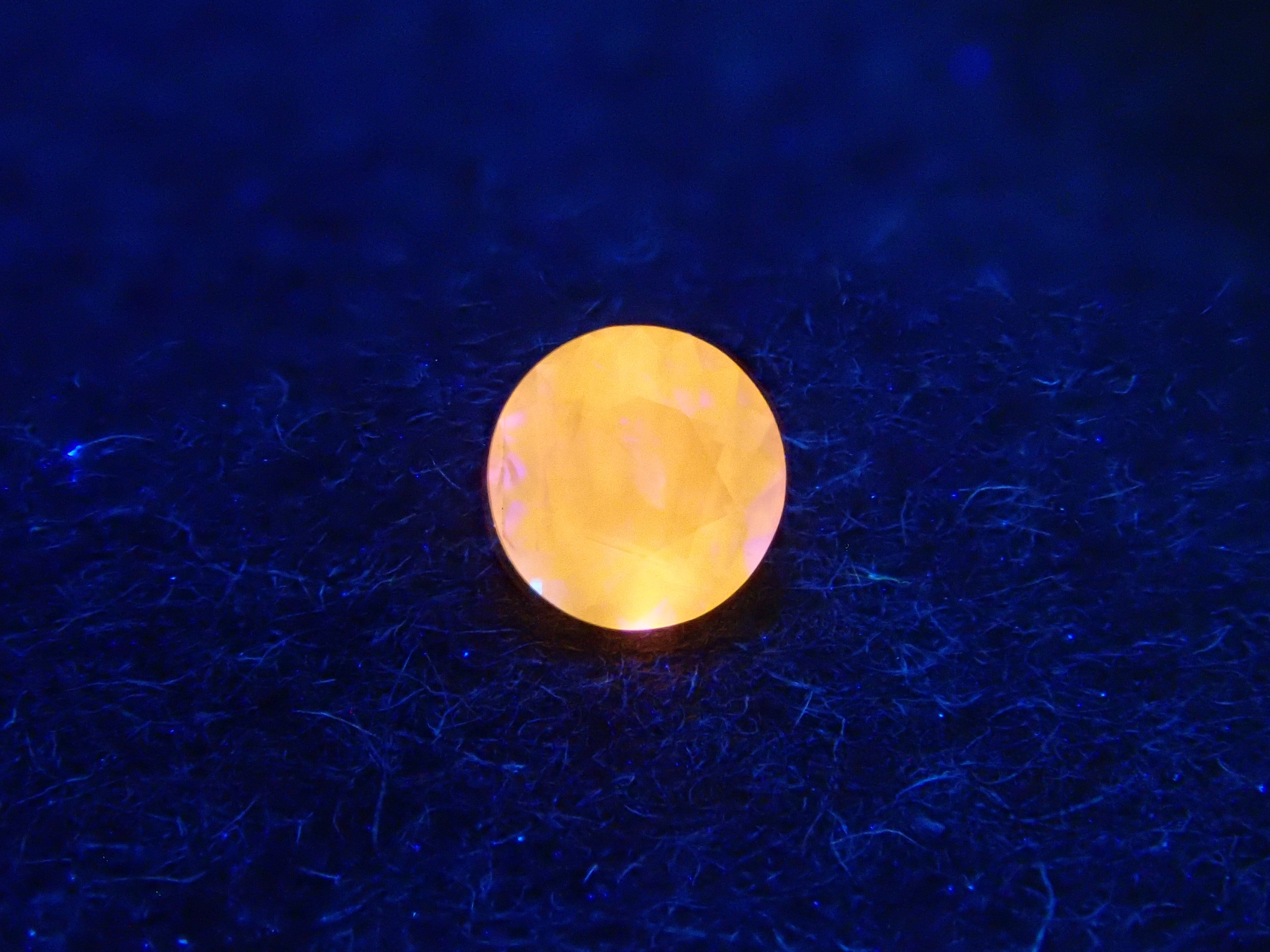 ドイツ産アウイナイト 0.035ctルース