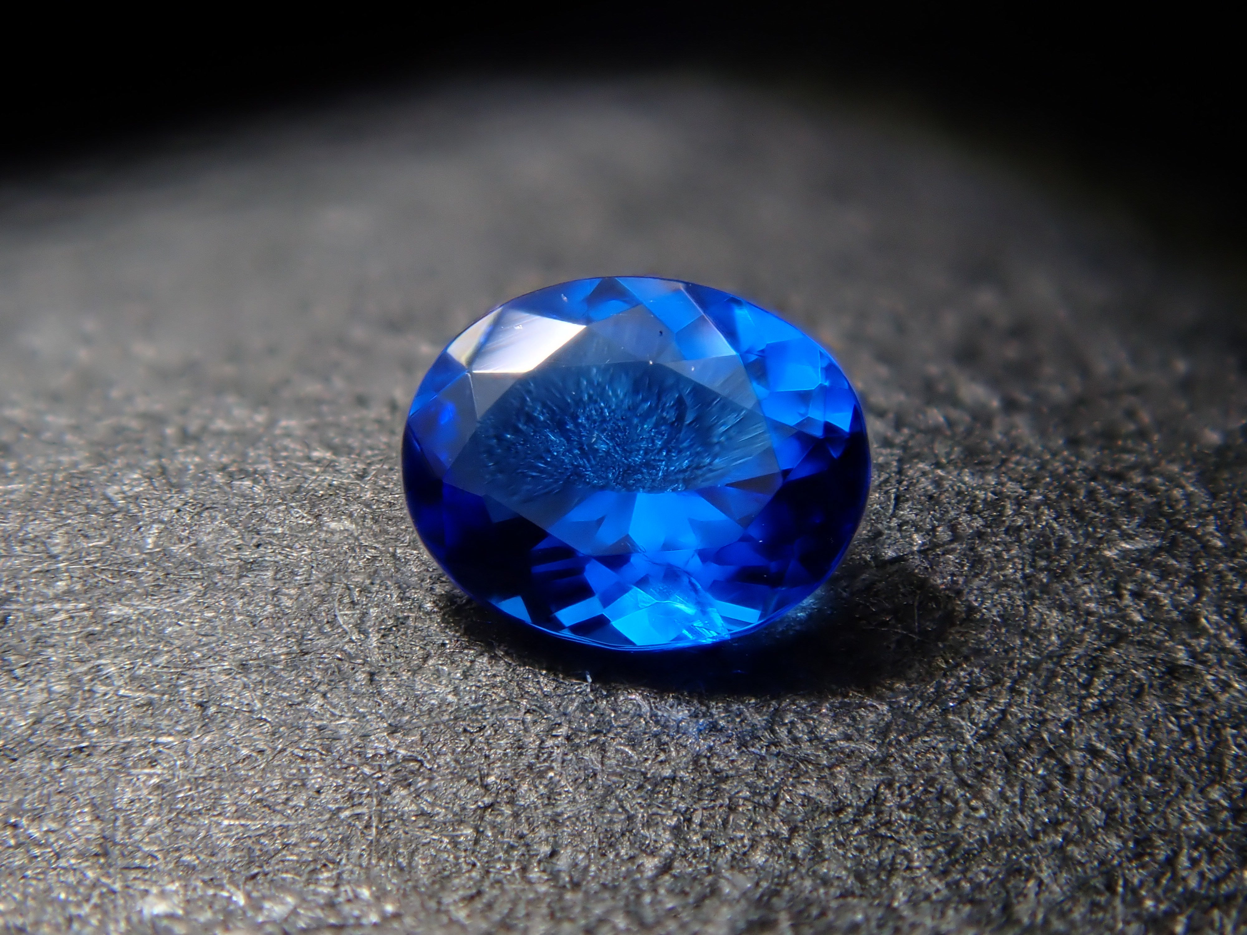 ドイツ産アウイナイト 0.048ctルース