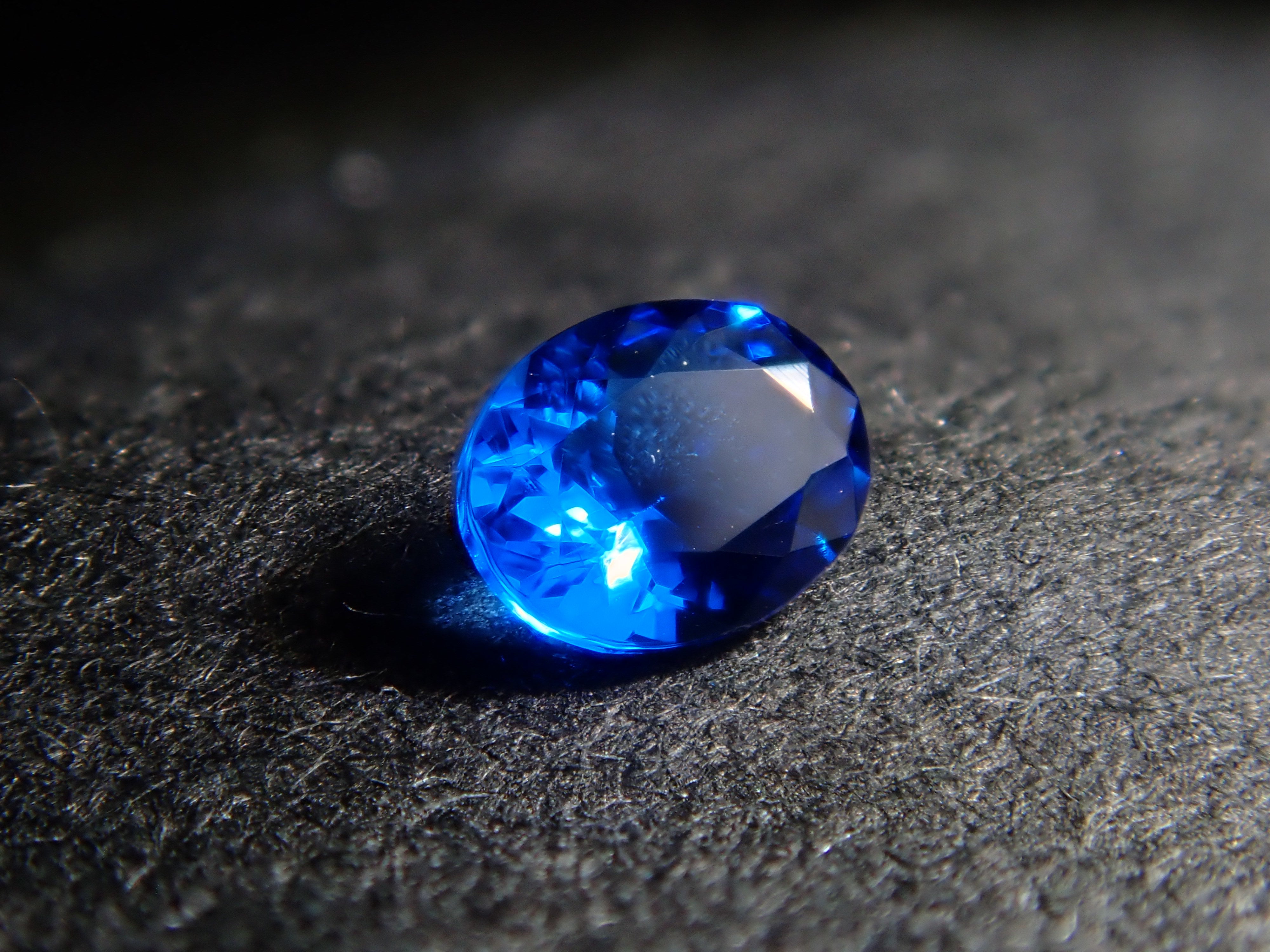 ドイツ産アウイナイト 0.048ctルース