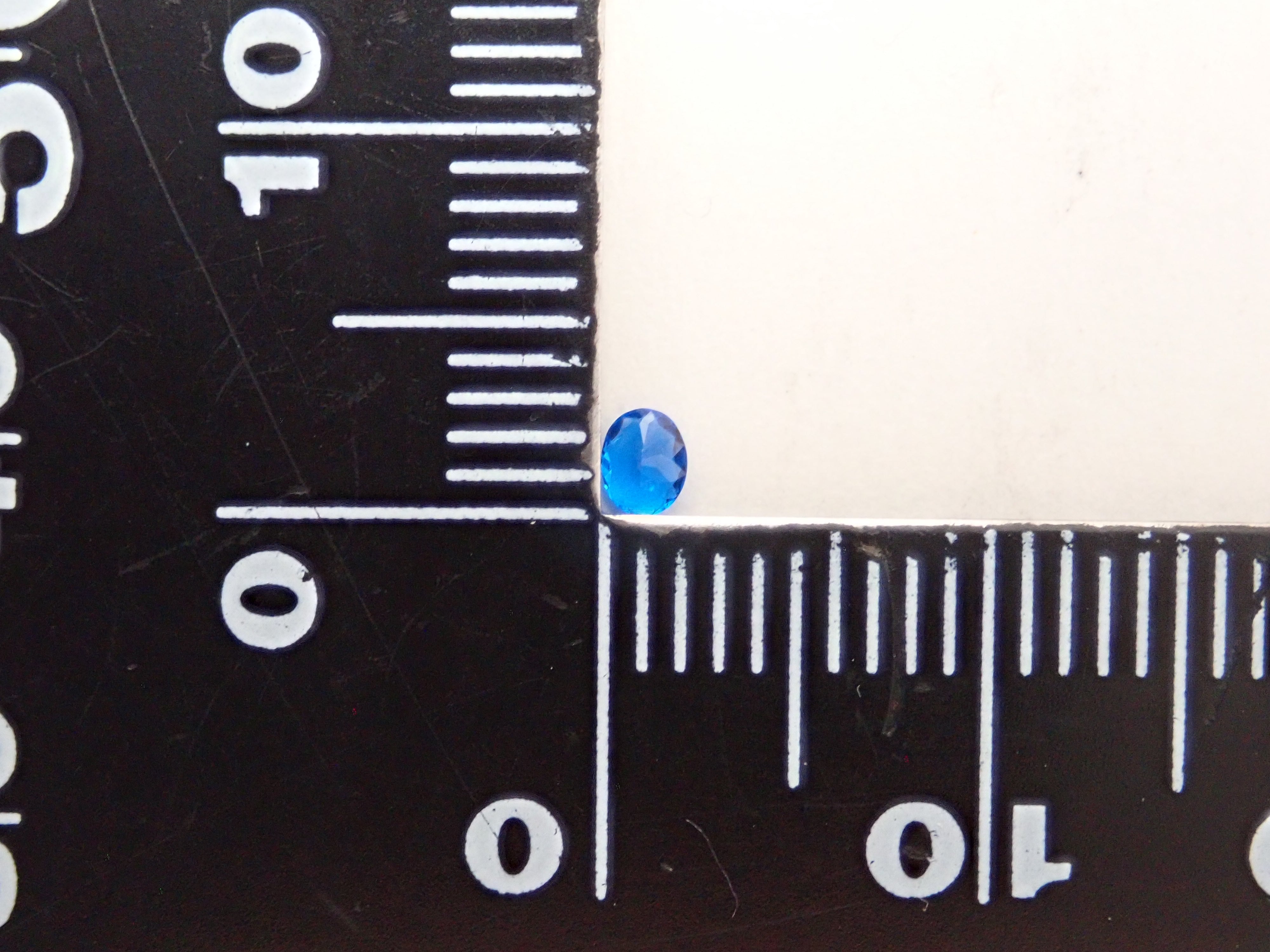 ドイツ産アウイナイト 0.048ctルース