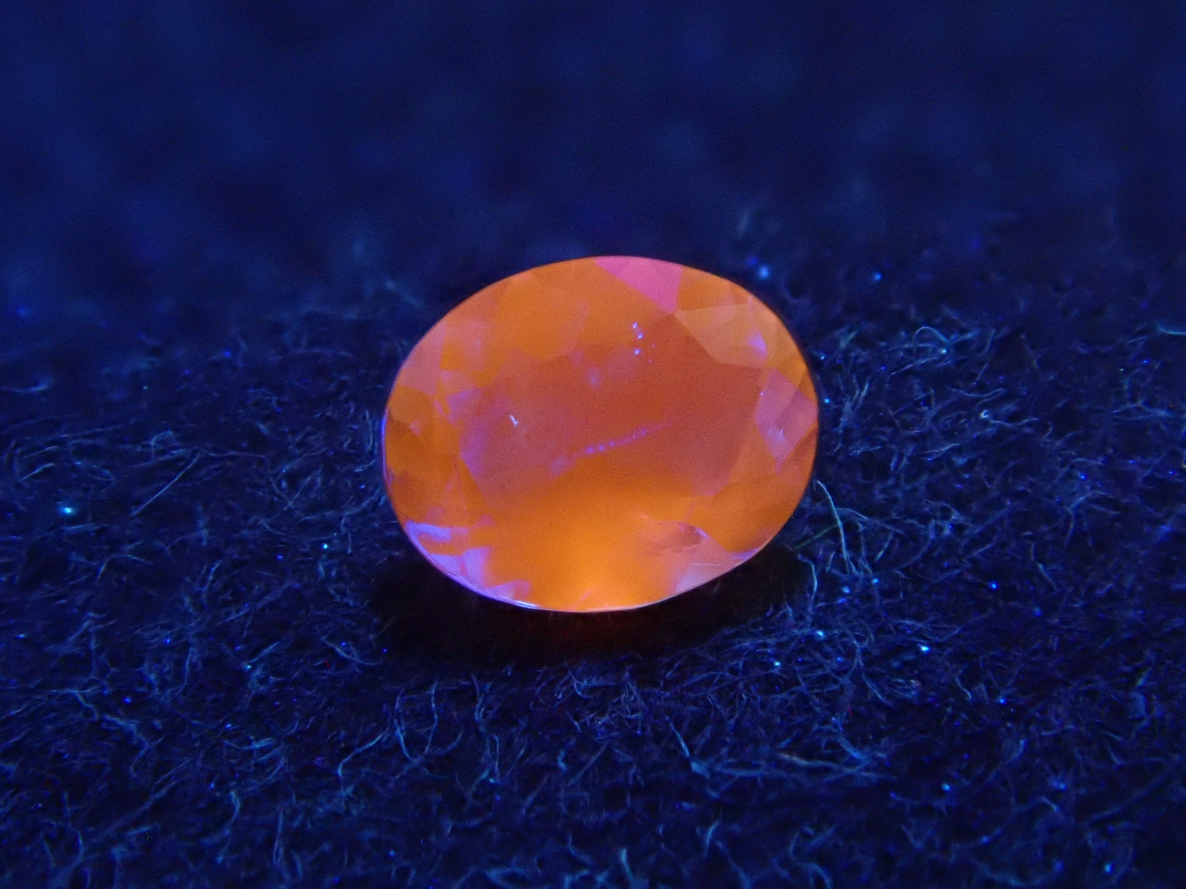 ドイツ産アウイナイト 0.048ctルース