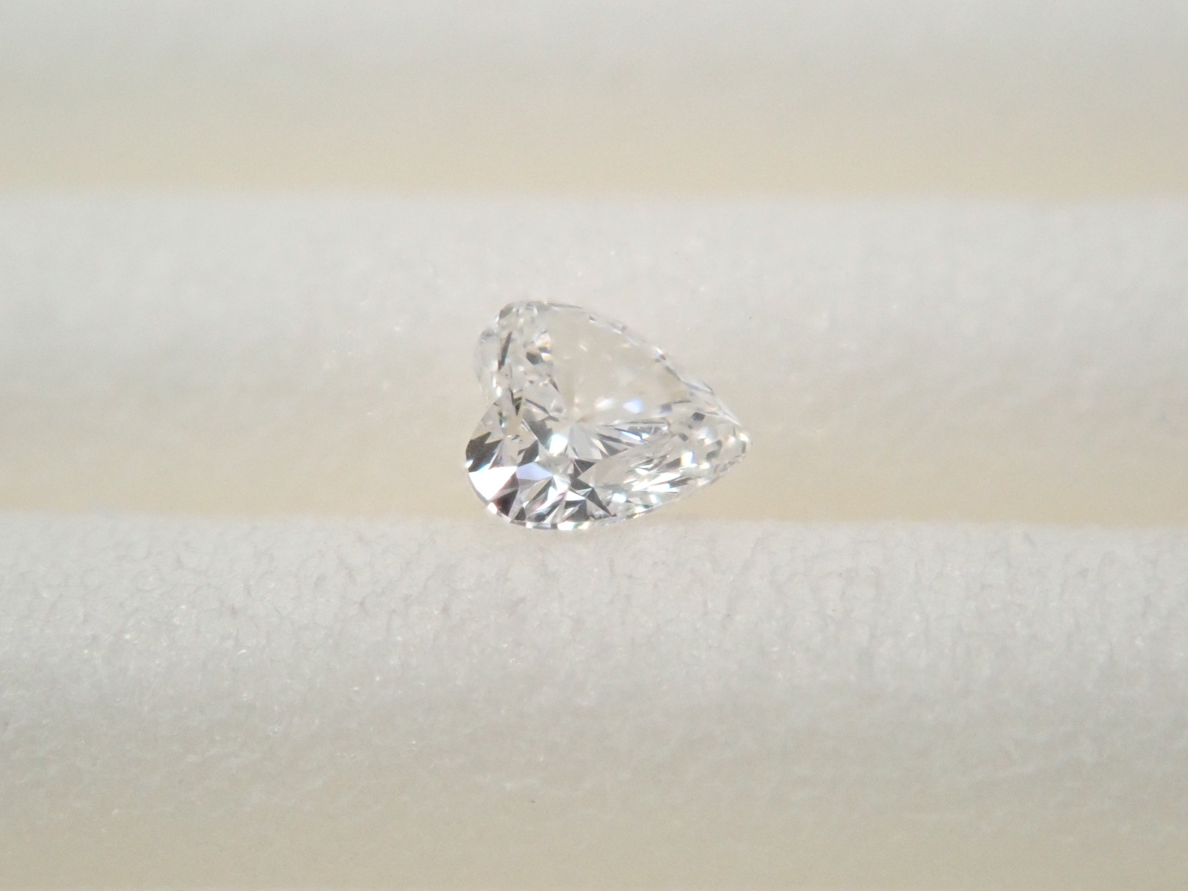 ダイヤモンド 2.5mm/0.057ctルース(VSクラス相当,ハートシェイプ)
