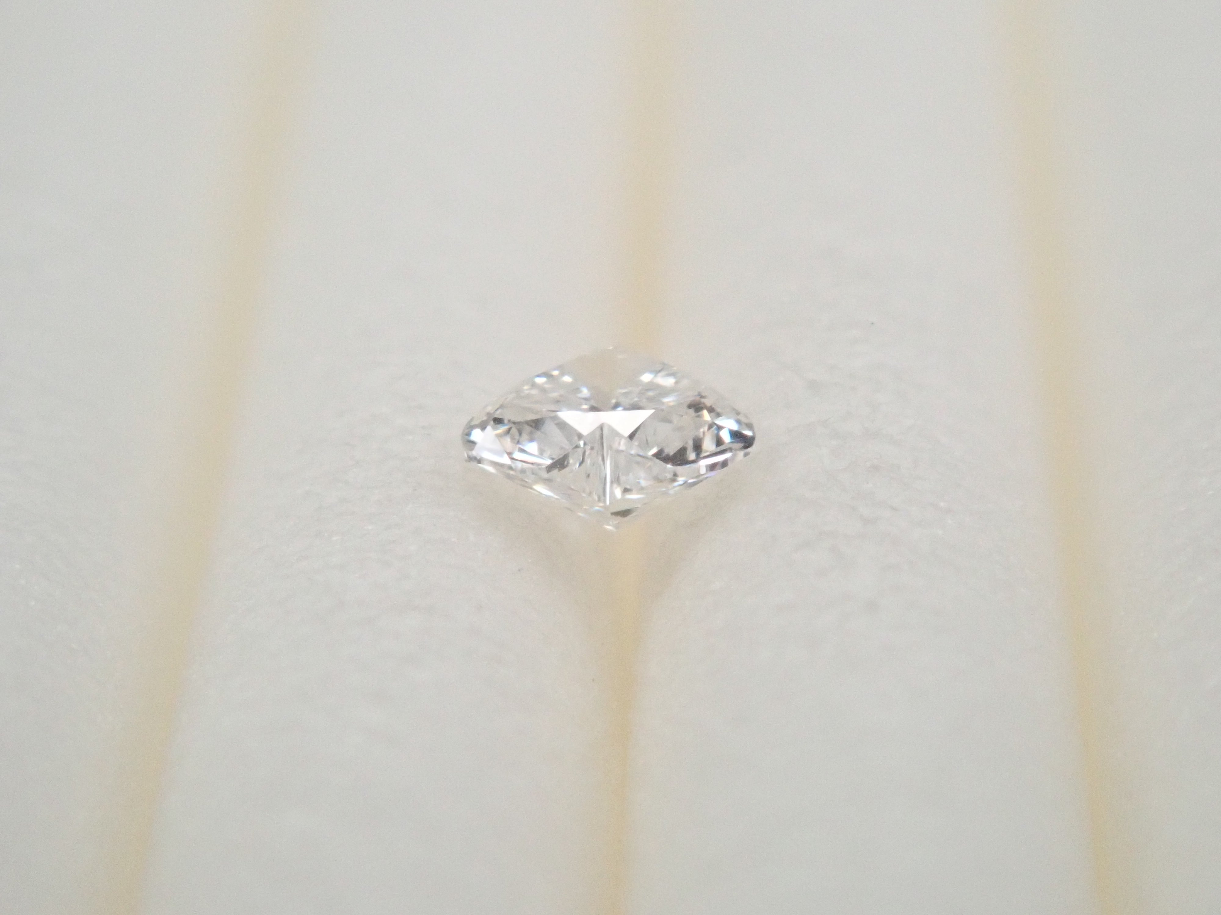 ダイヤモンド 2.5mm/0.057ctルース(VSクラス相当,ハートシェイプ)