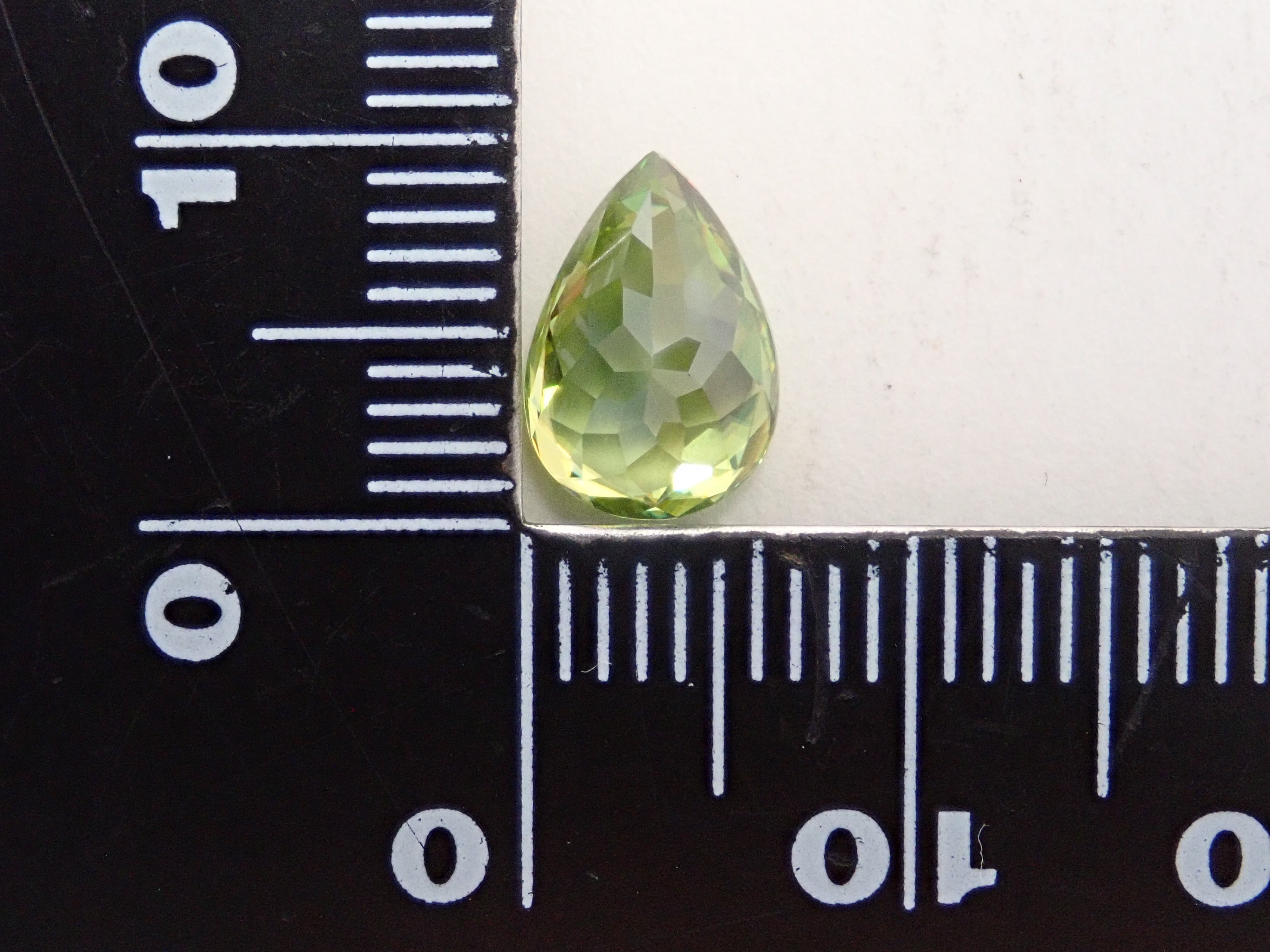 【12561894掲載】マダガスカル産スフェーン 2.323ctルース