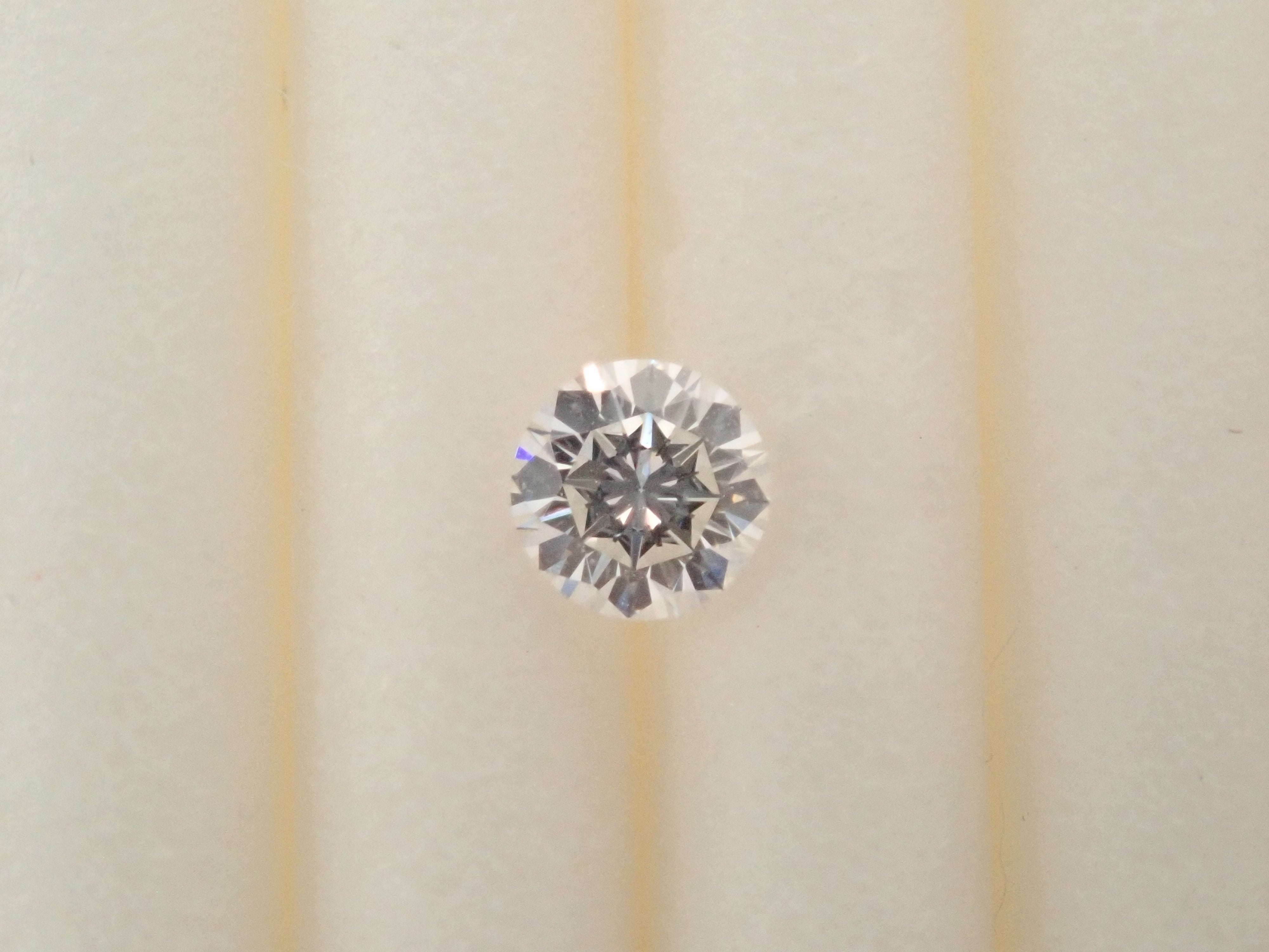 【32501848掲載】ダイヤモンド 0.094ctルース(E, VVS2, VeryGood)