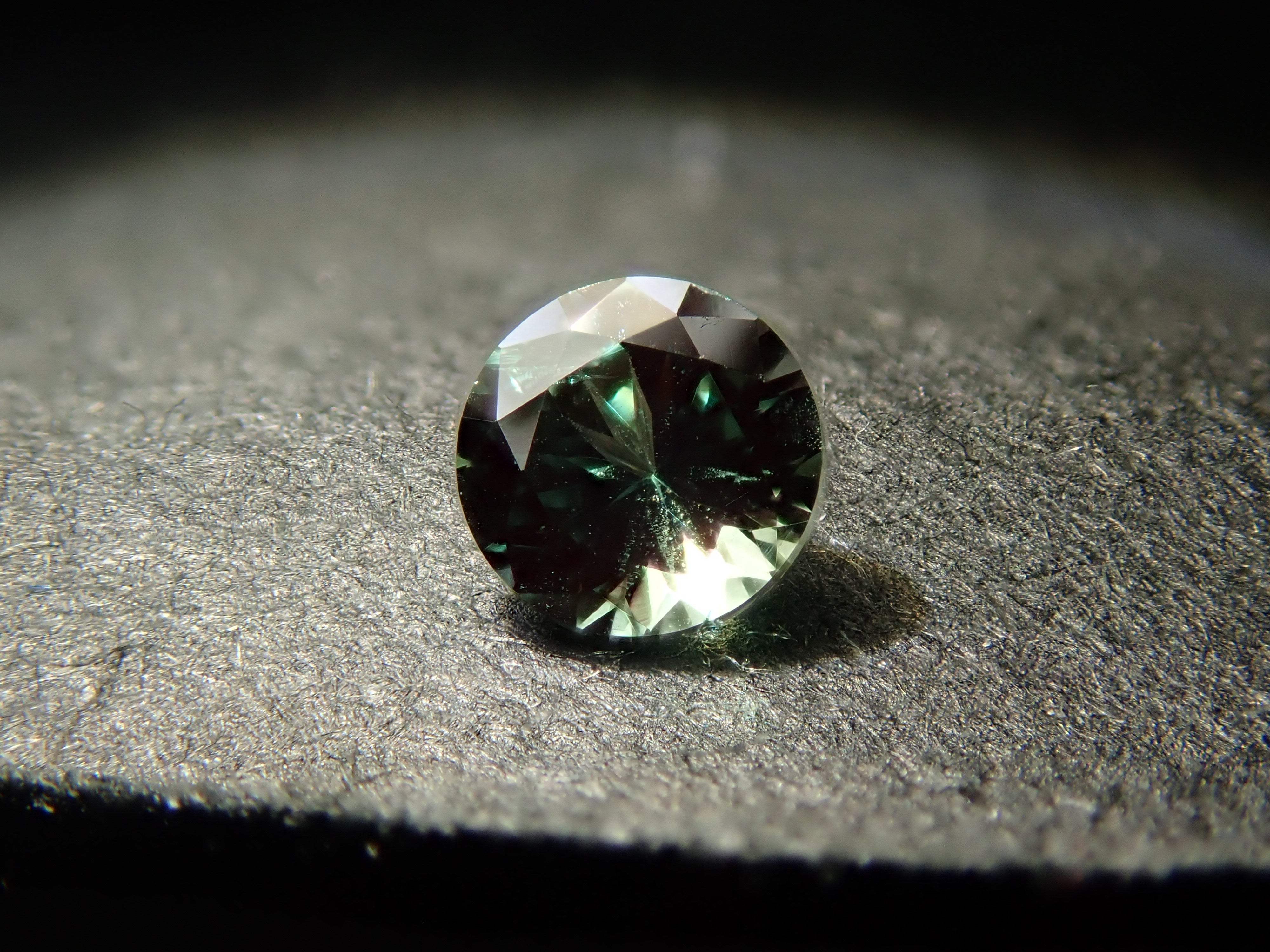ブラジル産アレキサンドライト 2.8mm/0.100ctルース