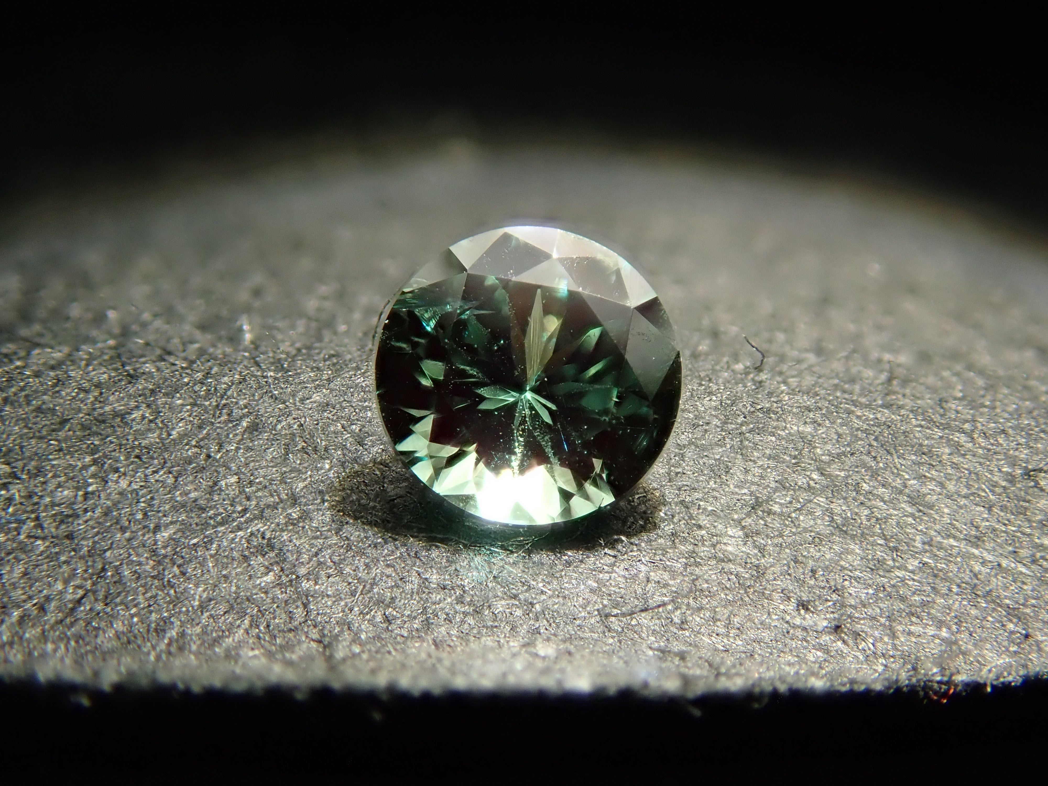 ブラジル産アレキサンドライト 2.8mm/0.100ctルース
