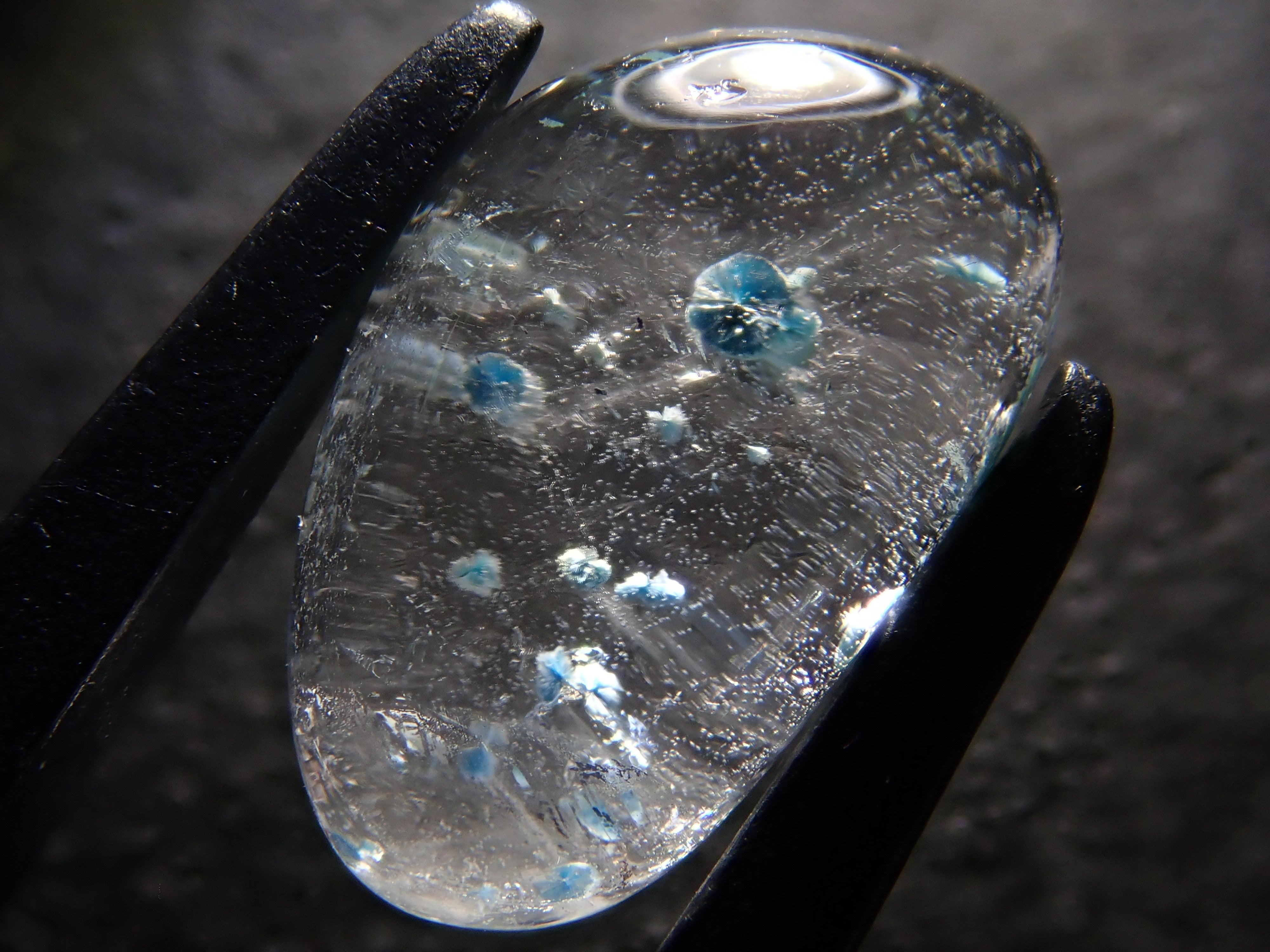 メデューサクォーツ(パライバクォーツ) 1.666ctルース