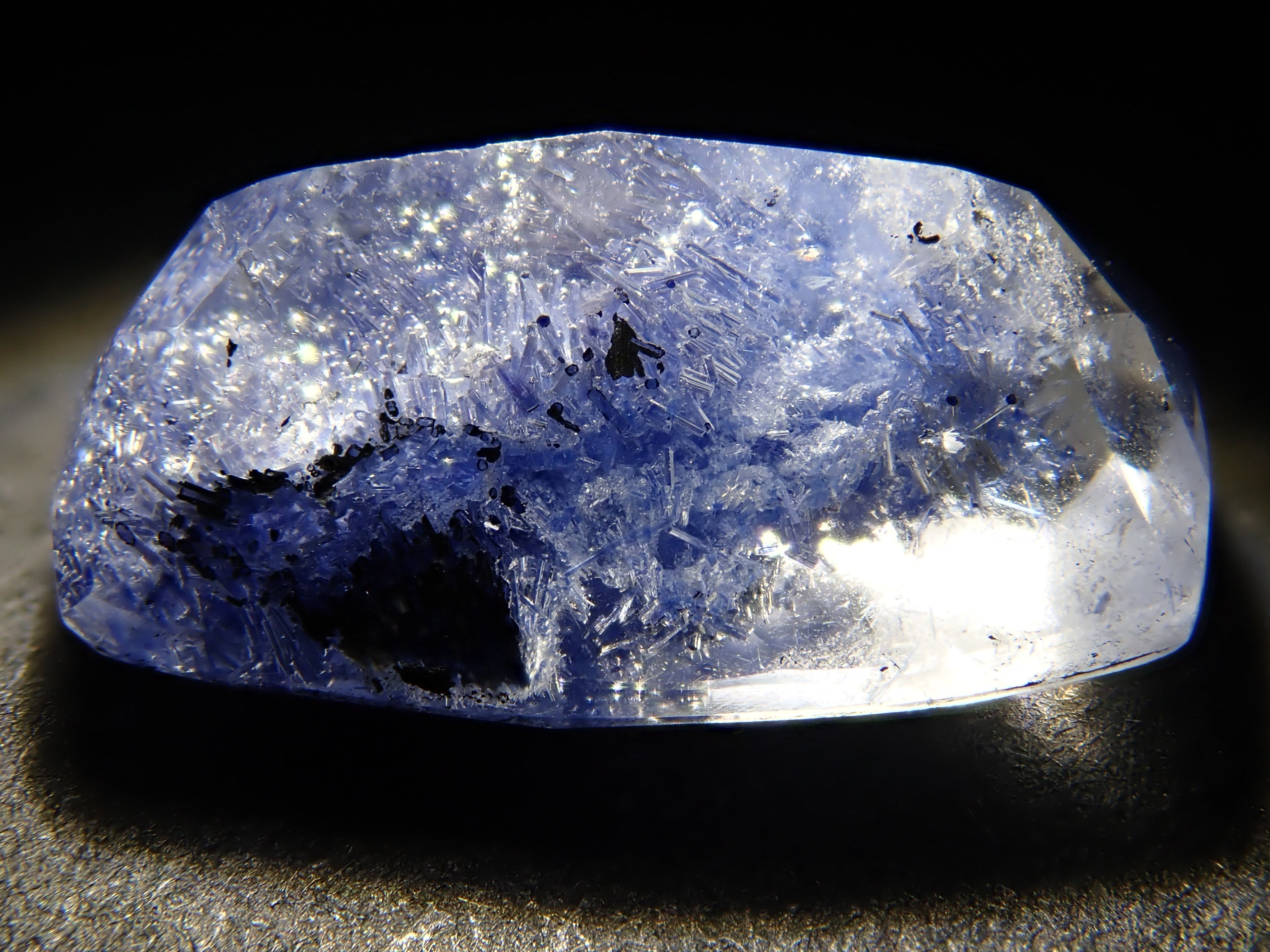 【12561954掲載】ブラジル産デュモルチェライトインクォーツ 3.009ctルース