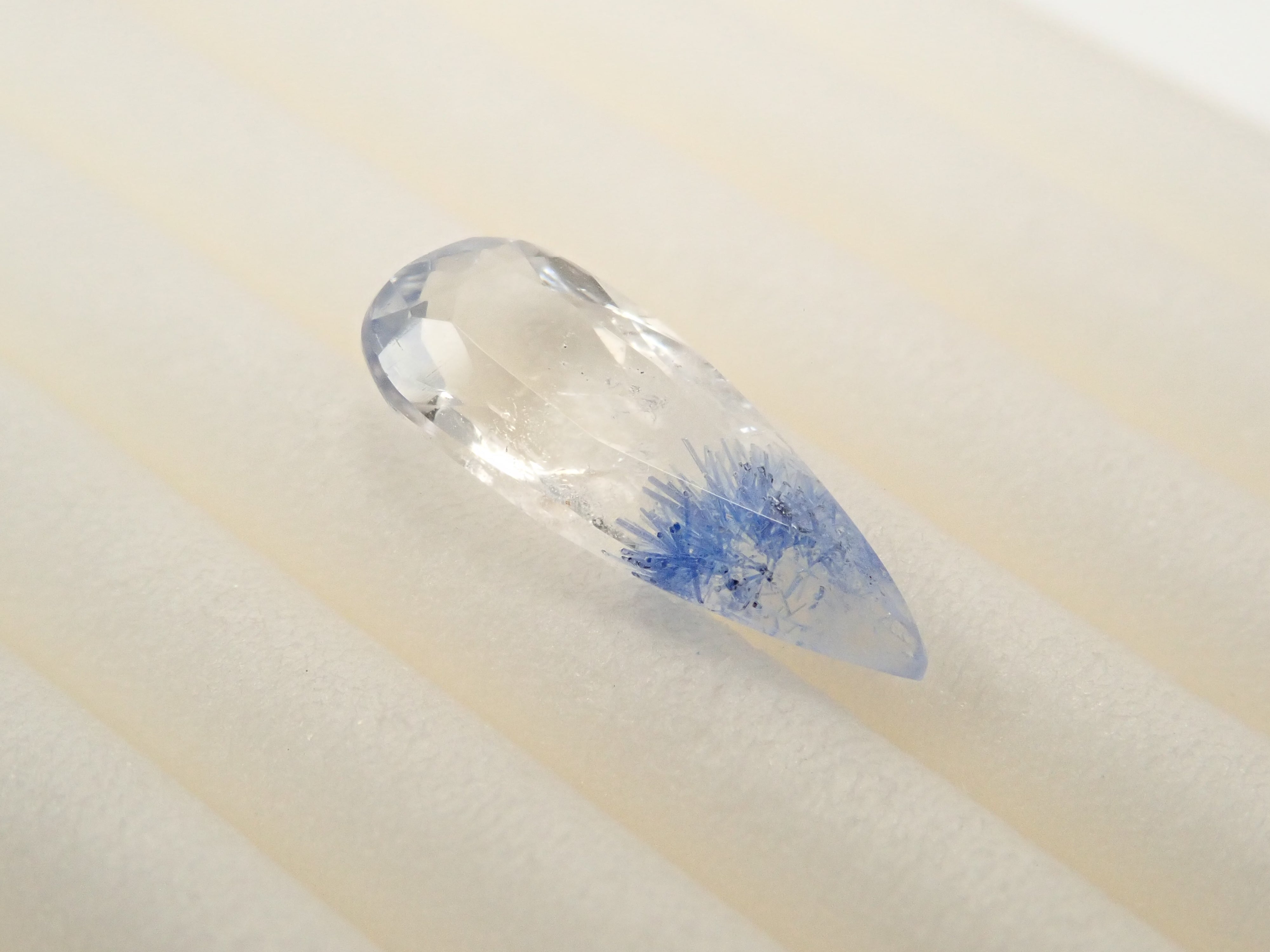 【12561956掲載】ブラジル産デュモルチェライトインクォーツ 0.937ctルース