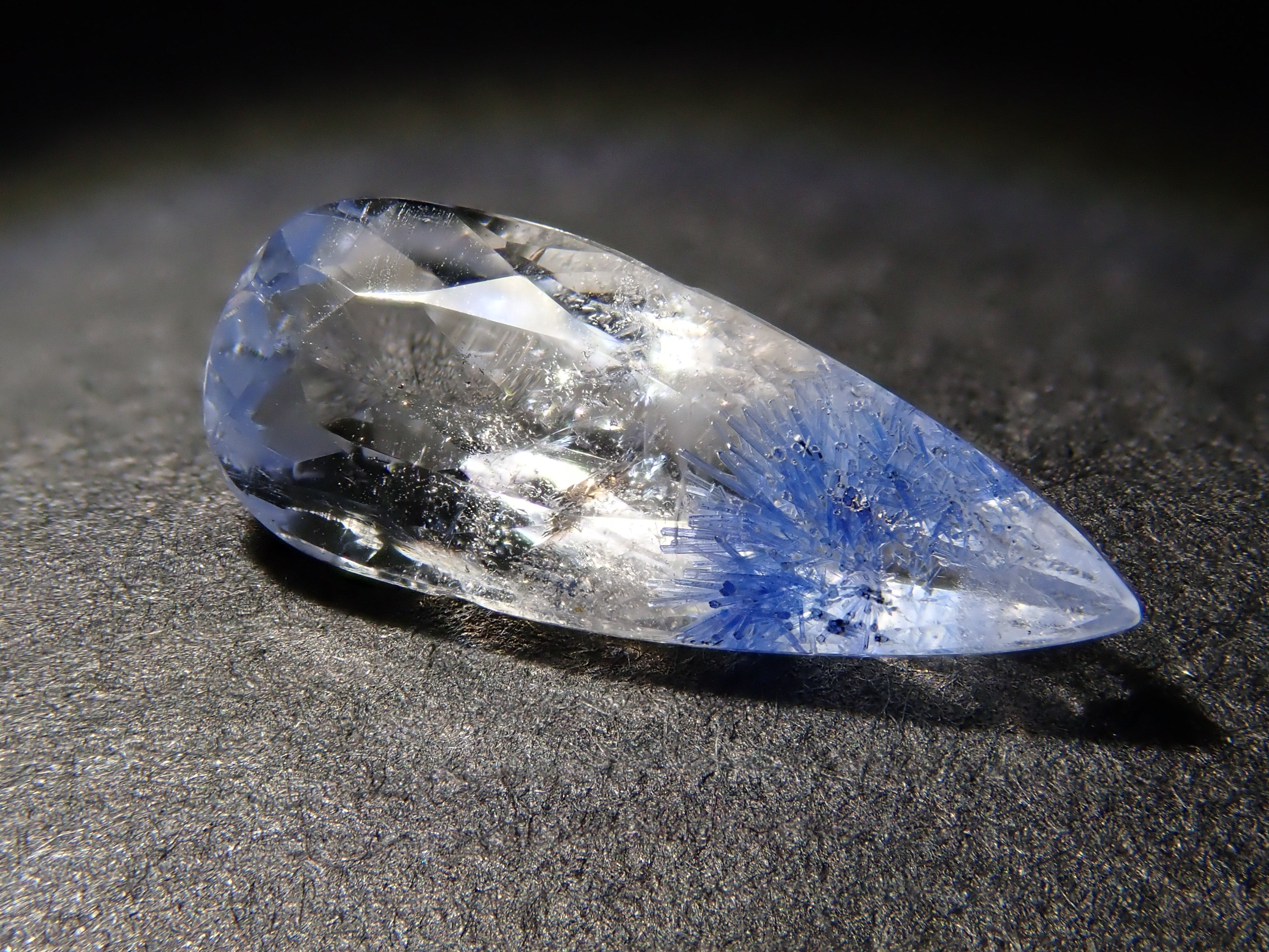 【12561956掲載】ブラジル産デュモルチェライトインクォーツ 0.937ctルース