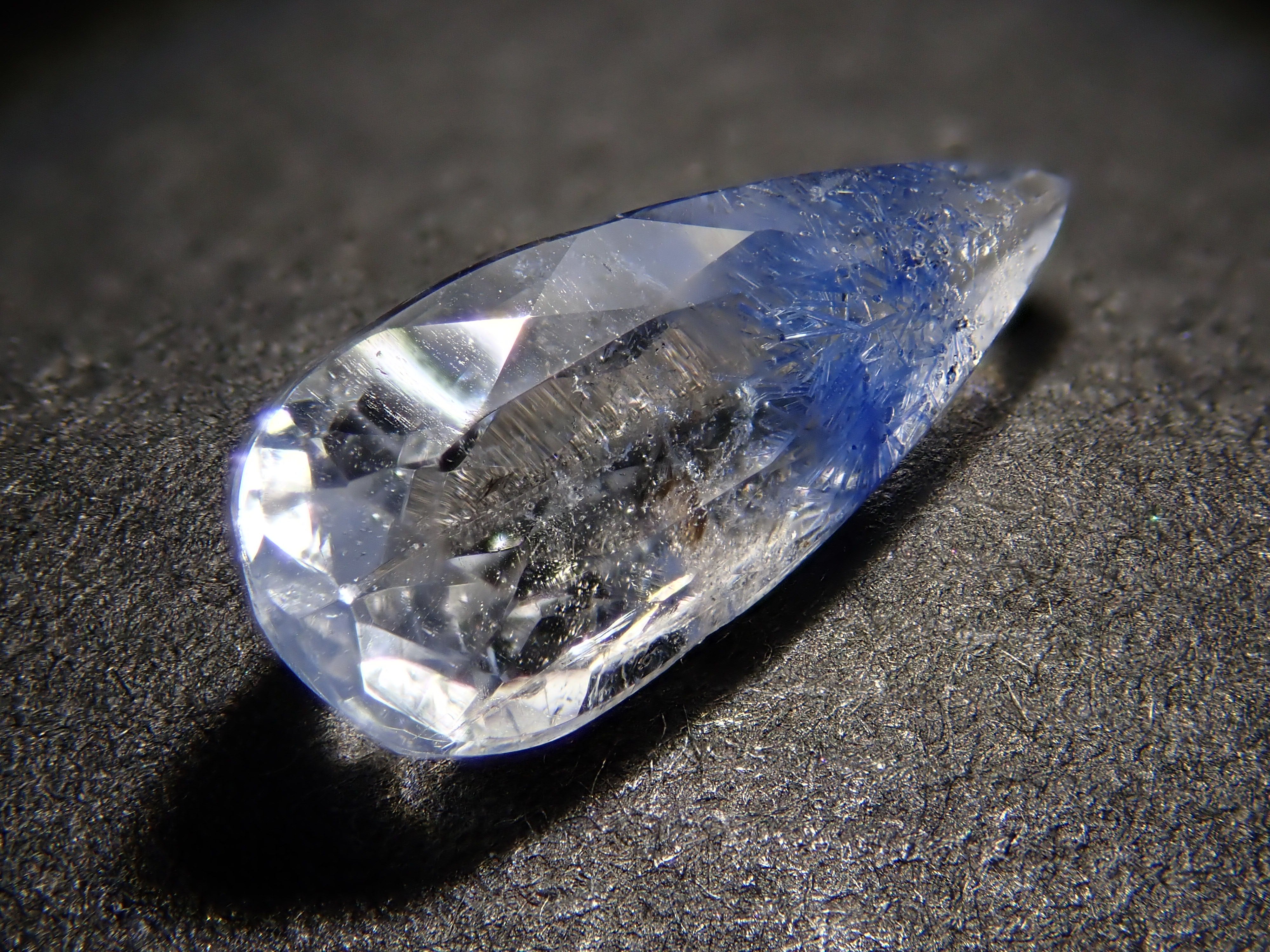 【12561956掲載】ブラジル産デュモルチェライトインクォーツ 0.937ctルース