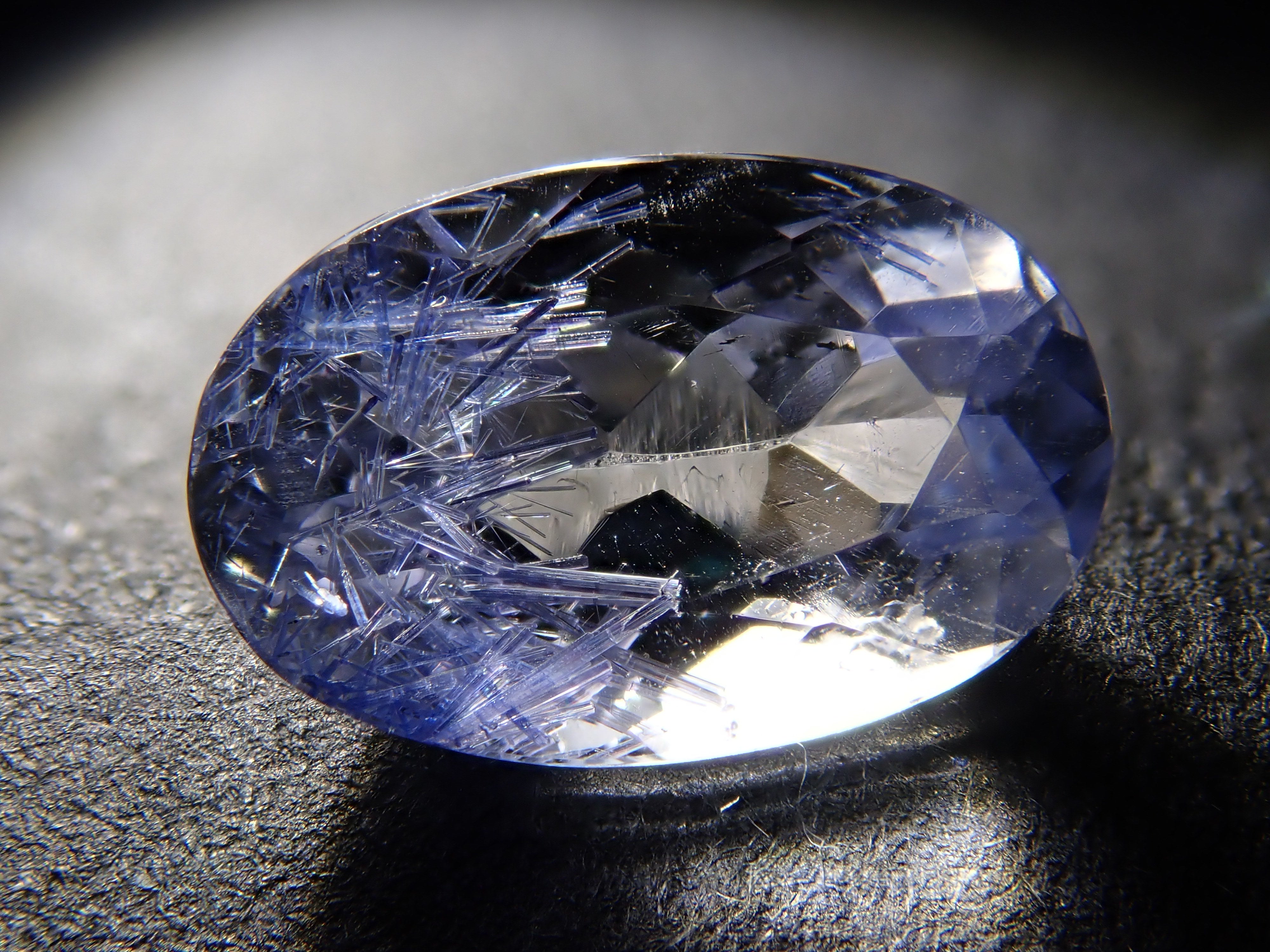 【12561966掲載】ブラジル産デュモルチェライトインクォーツ 0.867ctルース