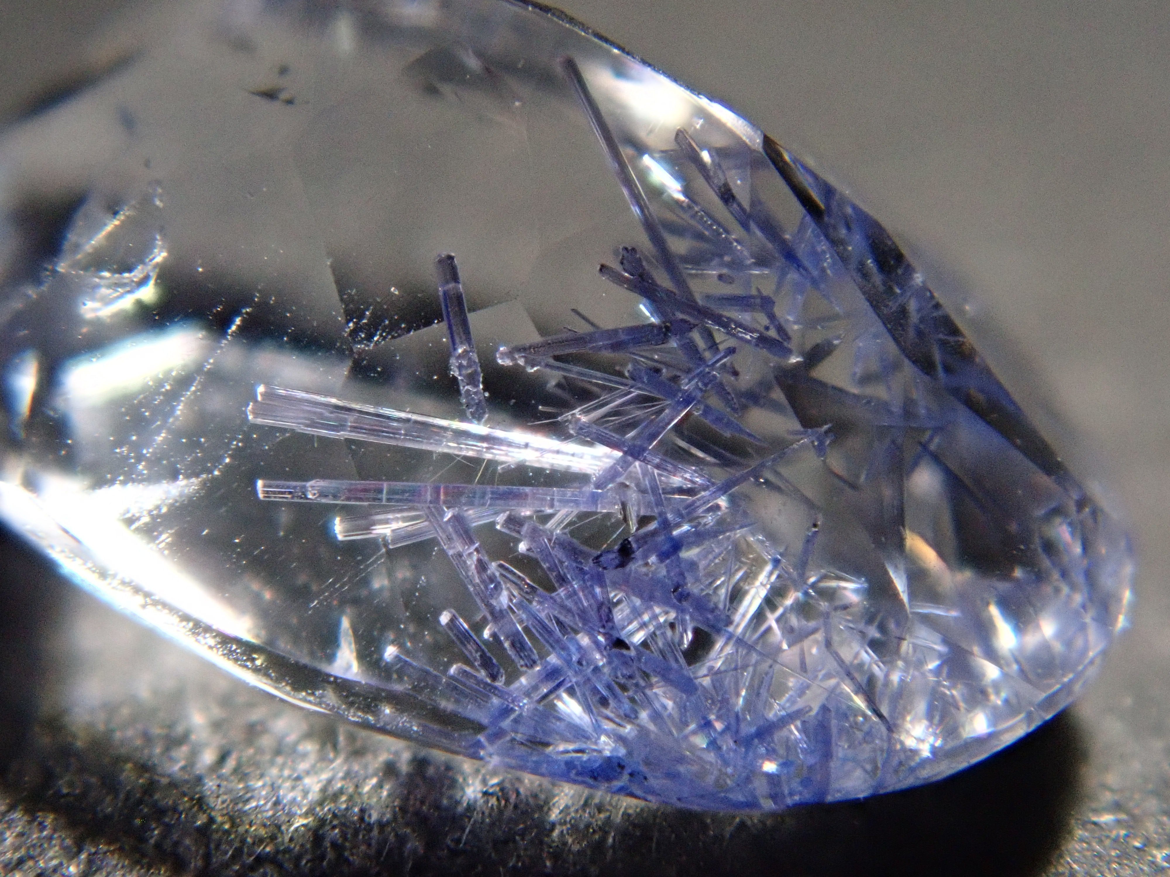 【12561966掲載】ブラジル産デュモルチェライトインクォーツ 0.867ctルース