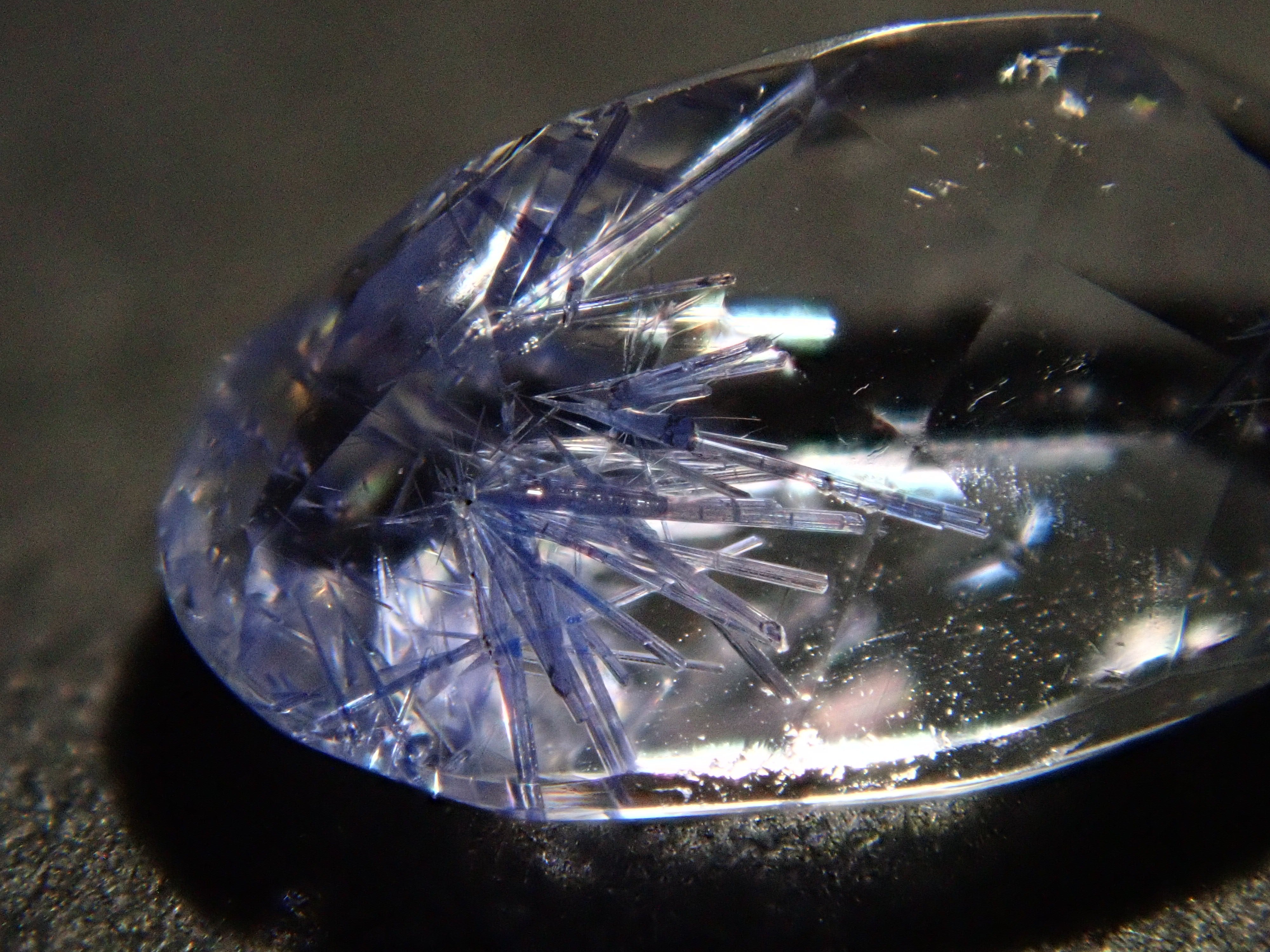 【12561966掲載】ブラジル産デュモルチェライトインクォーツ 0.867ctルース