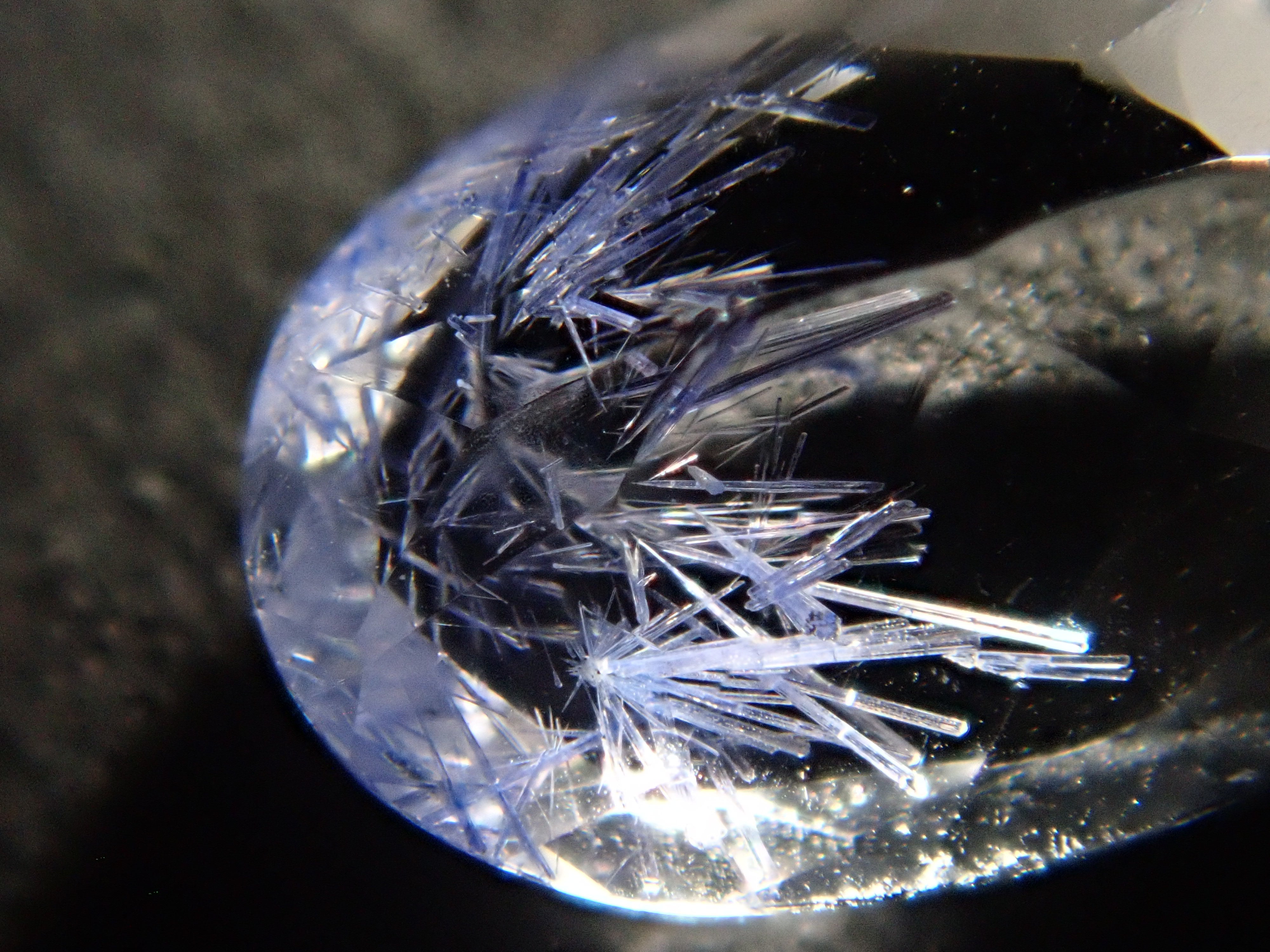 【12561966掲載】ブラジル産デュモルチェライトインクォーツ 0.867ctルース