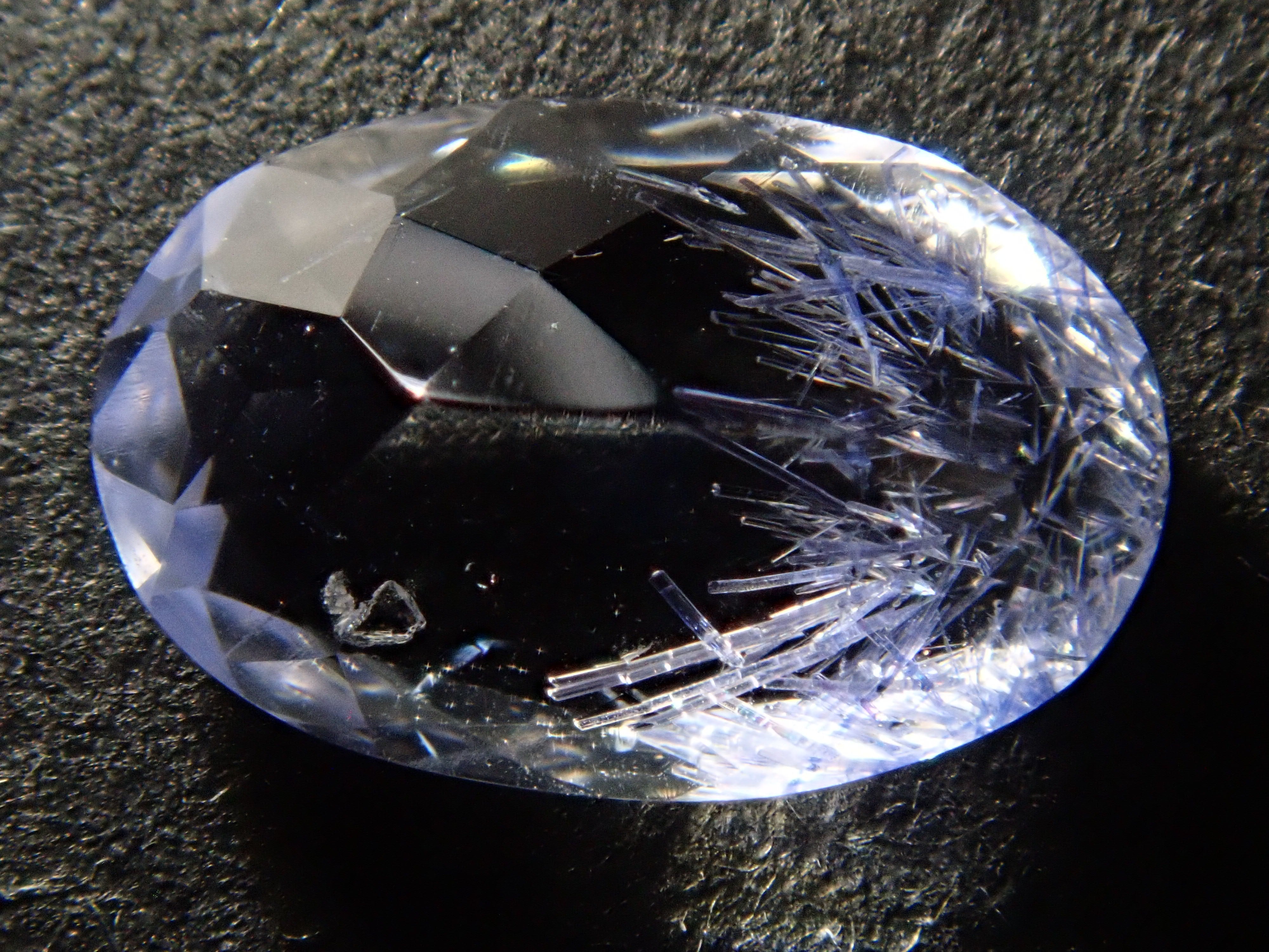 【12561966掲載】ブラジル産デュモルチェライトインクォーツ 0.867ctルース