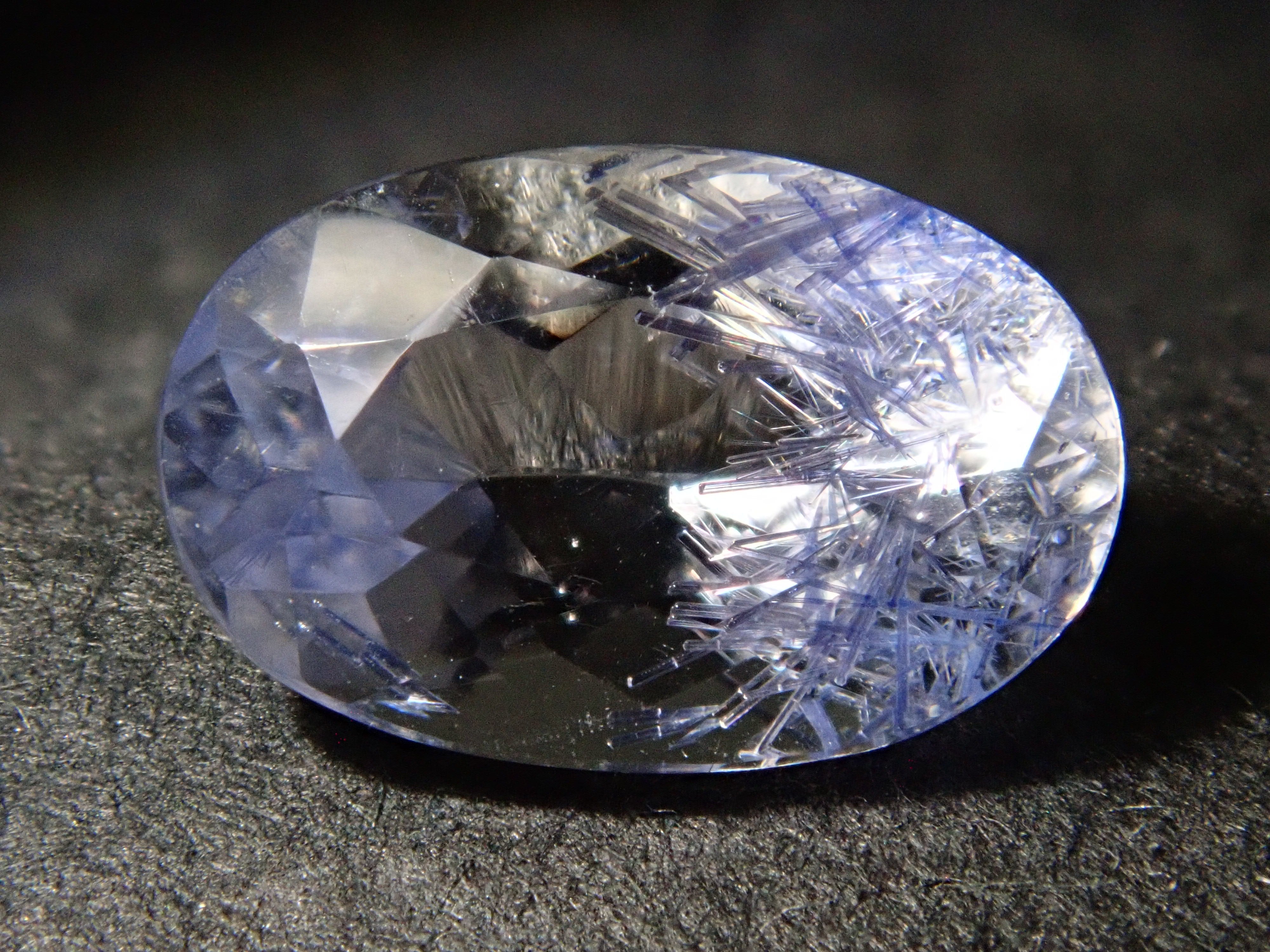 【12561966掲載】ブラジル産デュモルチェライトインクォーツ 0.867ctルース