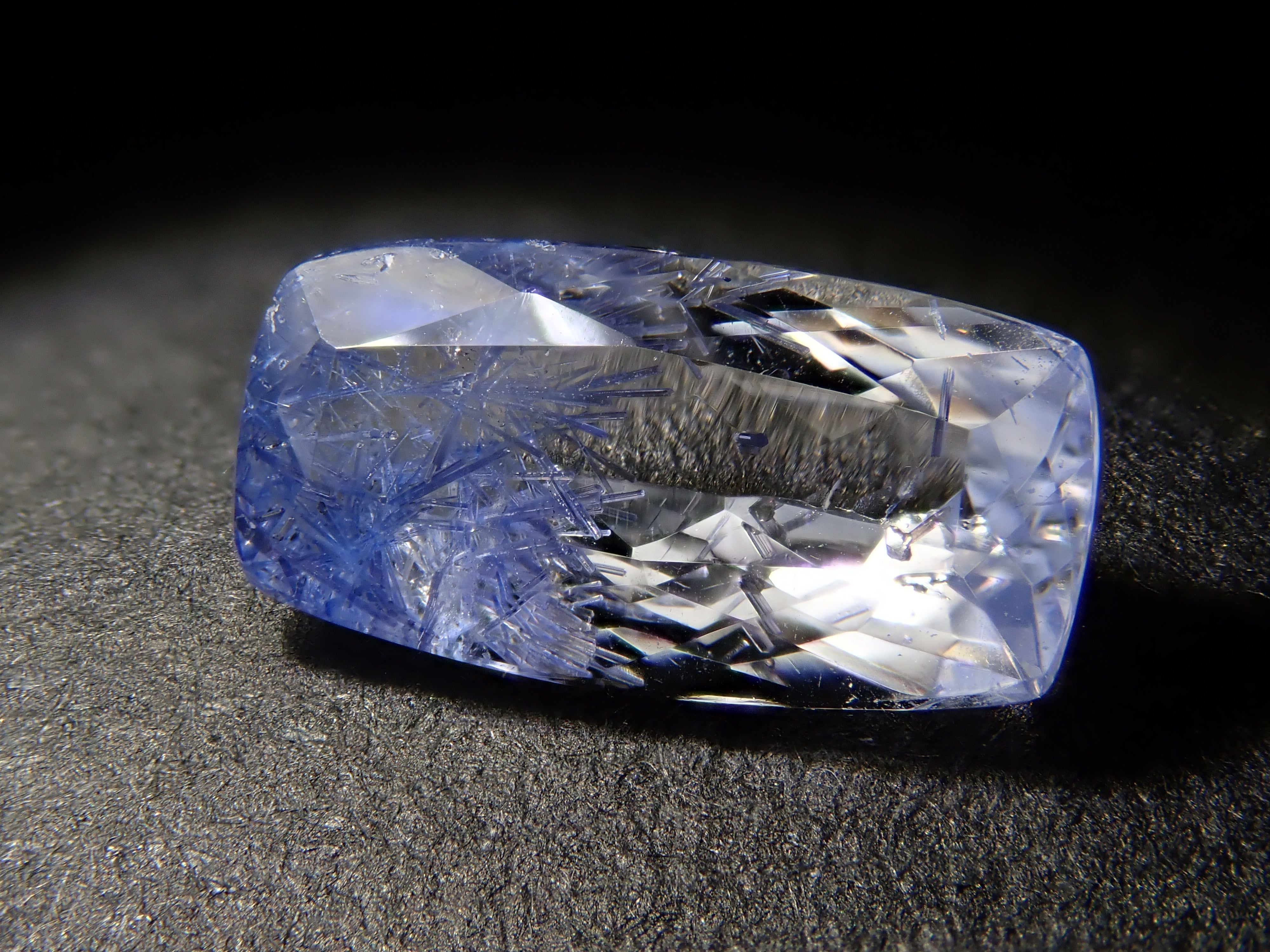 【12561967掲載】ブラジル産デュモルチェライトインクォーツ 0.849ctルース