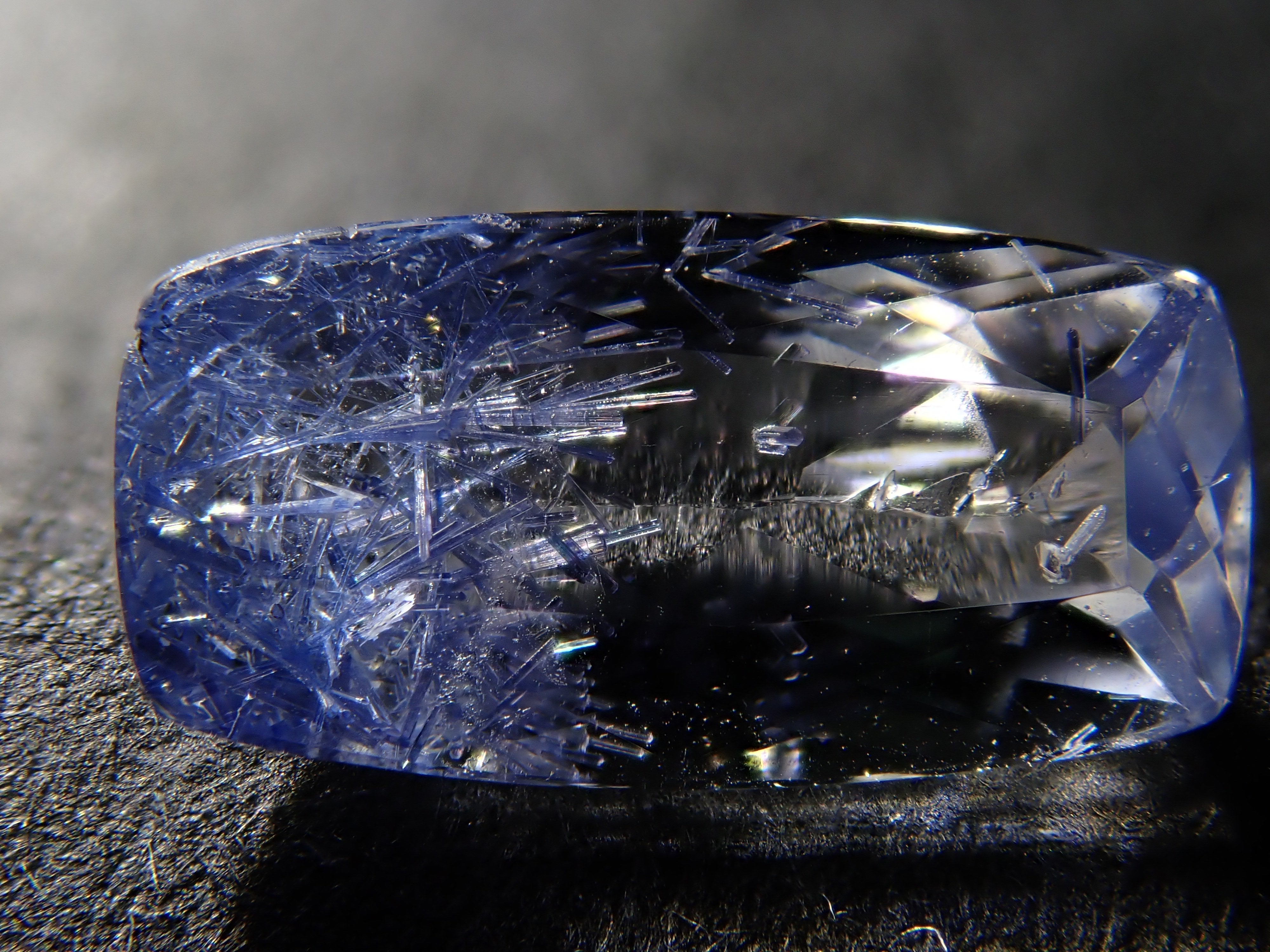 【12561967掲載】ブラジル産デュモルチェライトインクォーツ 0.849ctルース