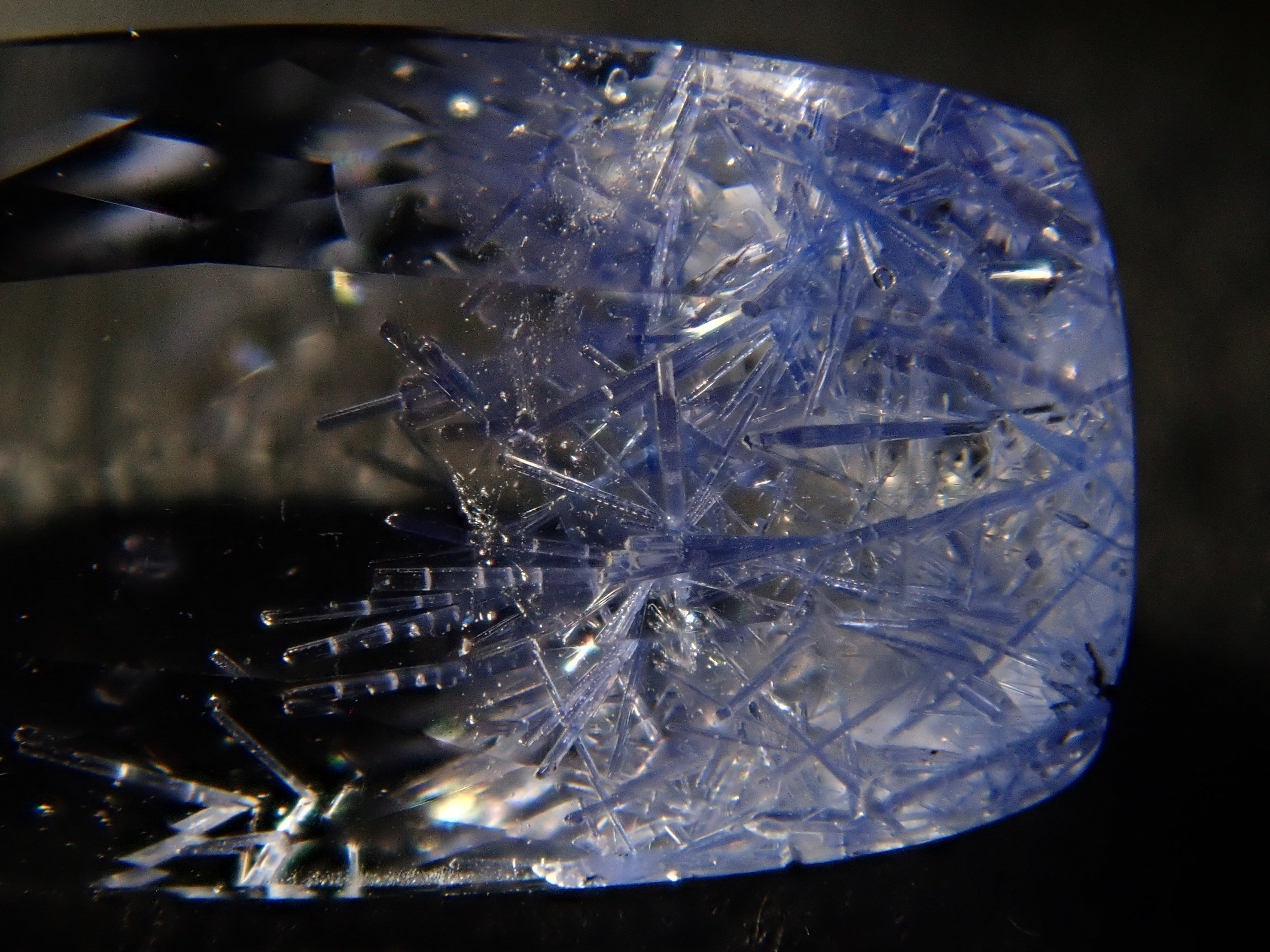 【12561967掲載】ブラジル産デュモルチェライトインクォーツ 0.849ctルース