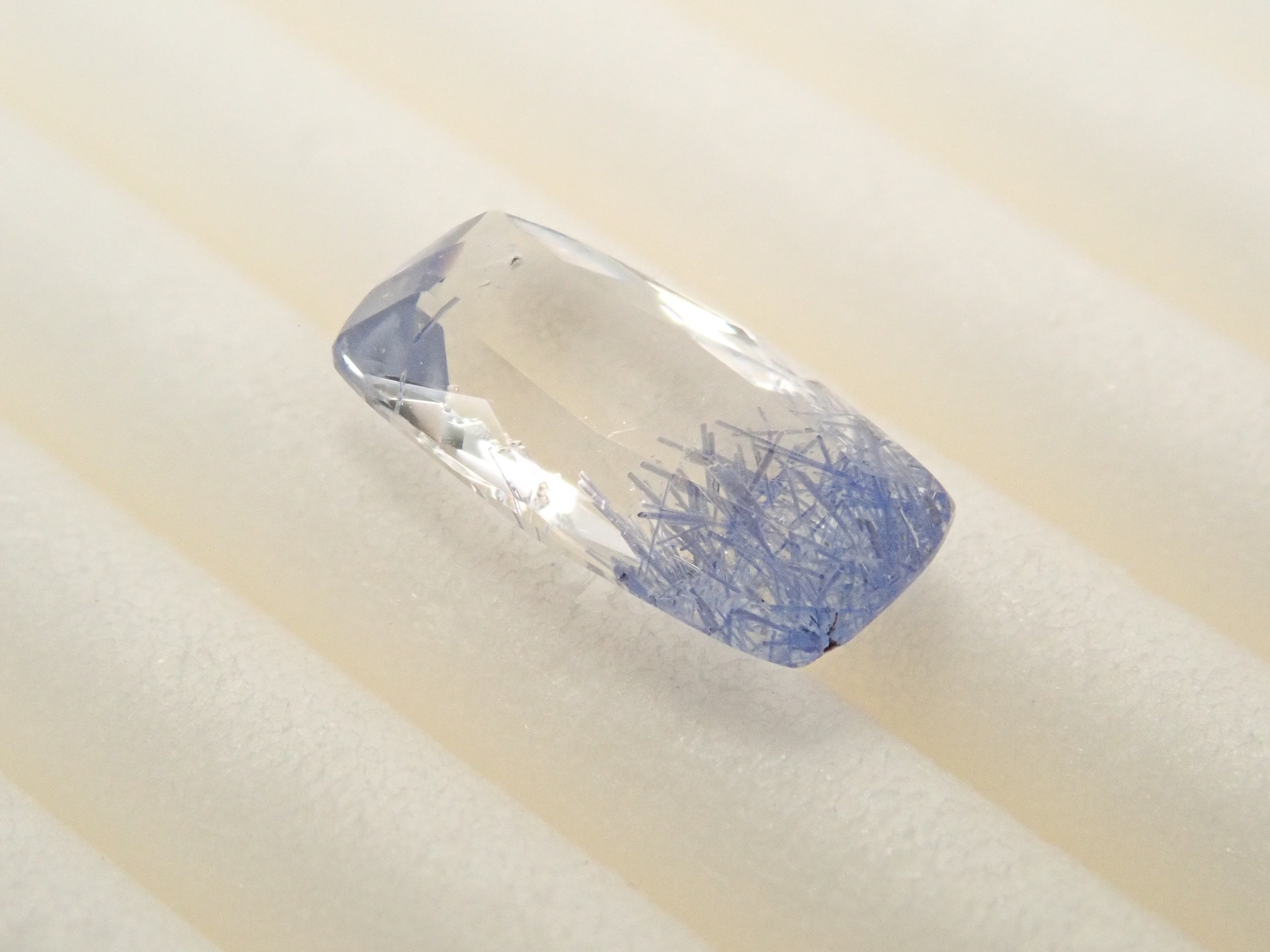 【12561967掲載】ブラジル産デュモルチェライトインクォーツ 0.849ctルース