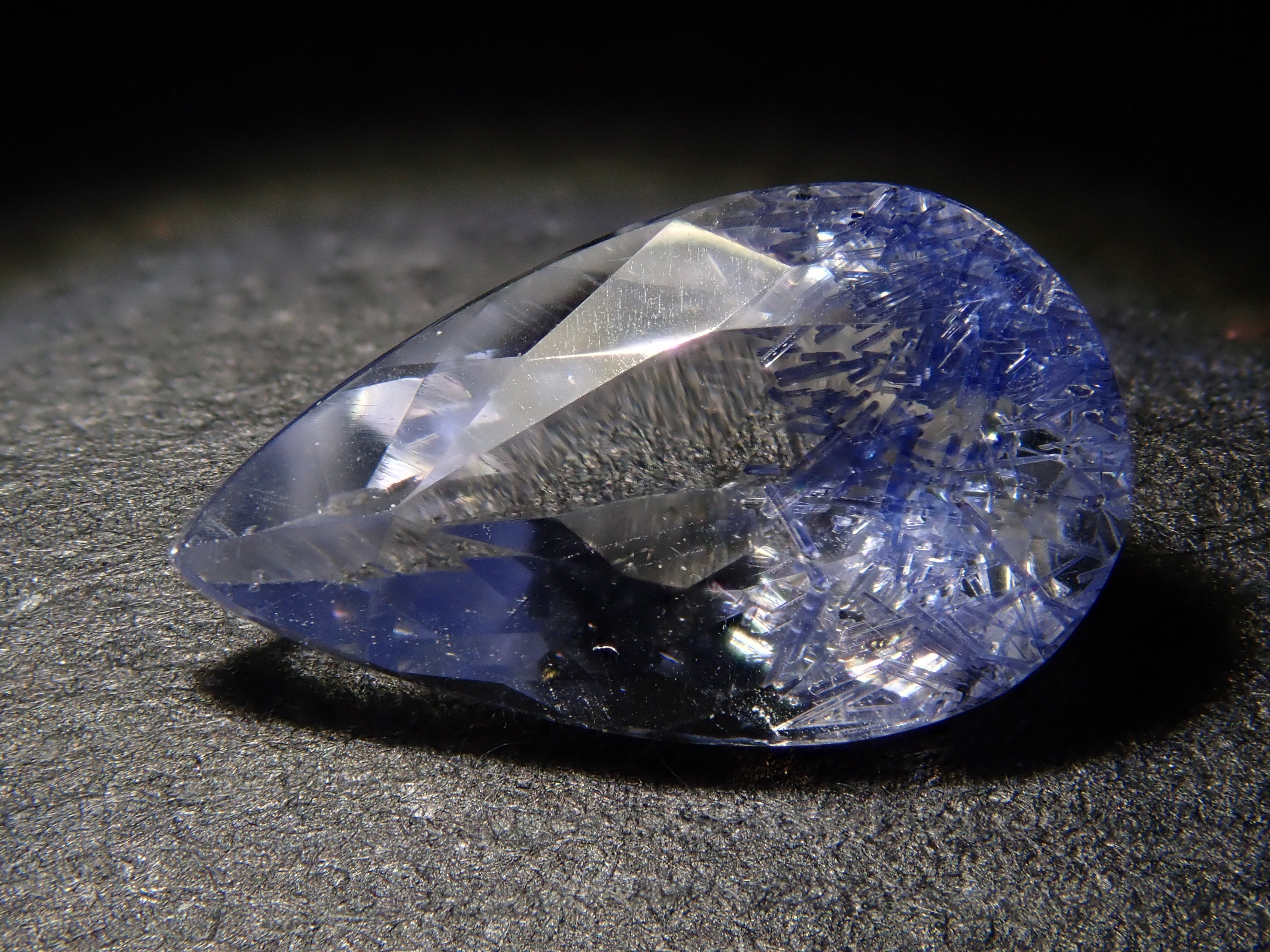 【12561968掲載】ブラジル産デュモルチェライトインクォーツ 0.803ctルース