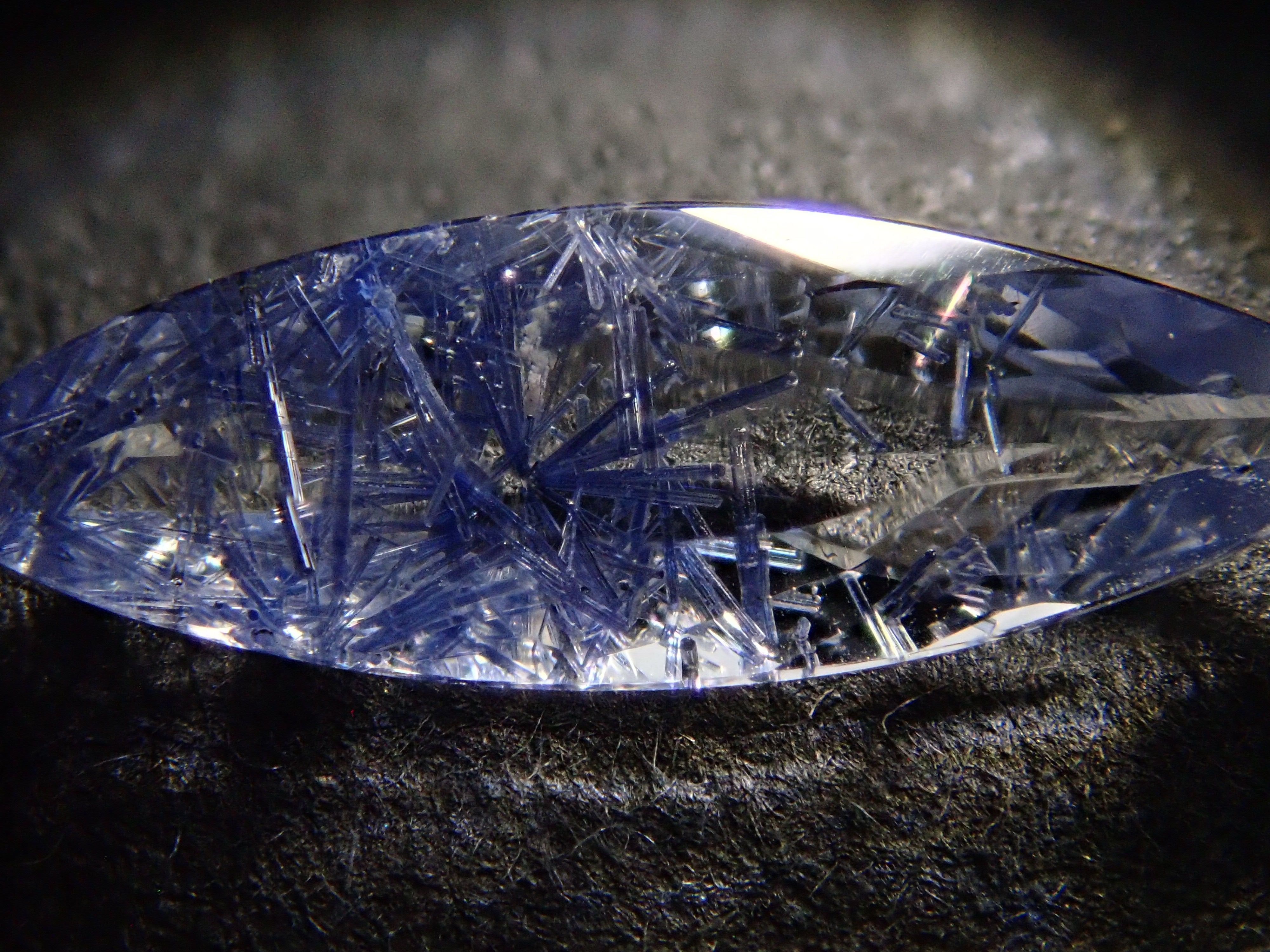 【12561969掲載】ブラジル産デュモルチェライトインクォーツ 0.463ctルース