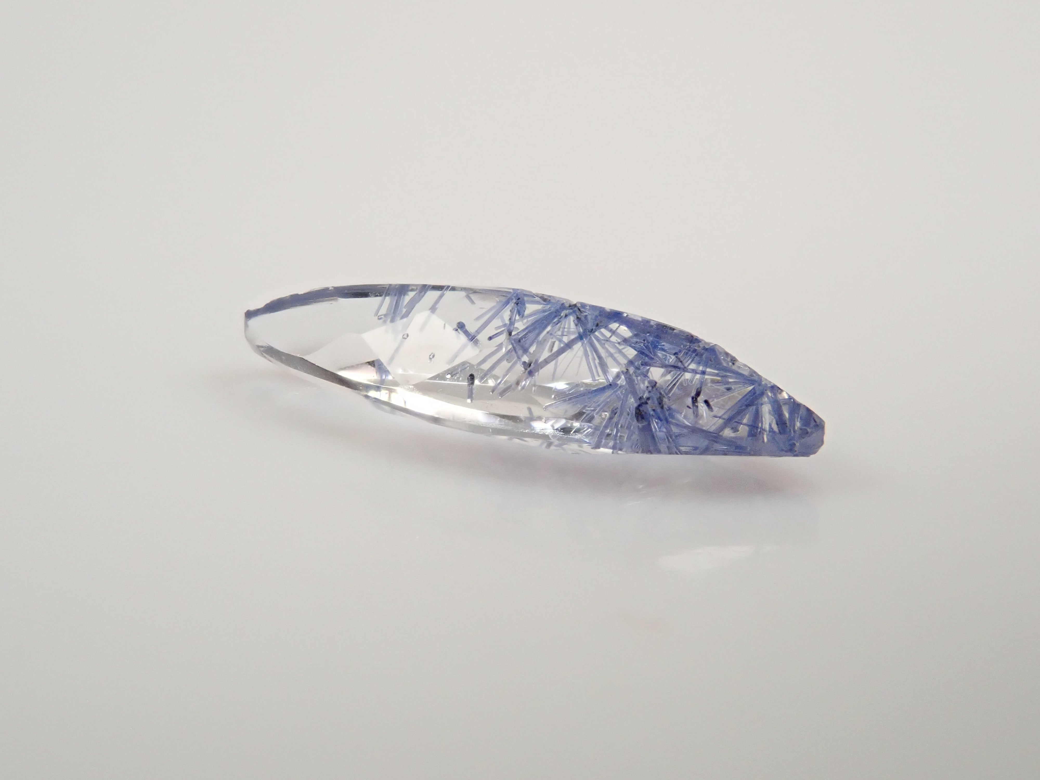 【12561969掲載】ブラジル産デュモルチェライトインクォーツ 0.463ctルース