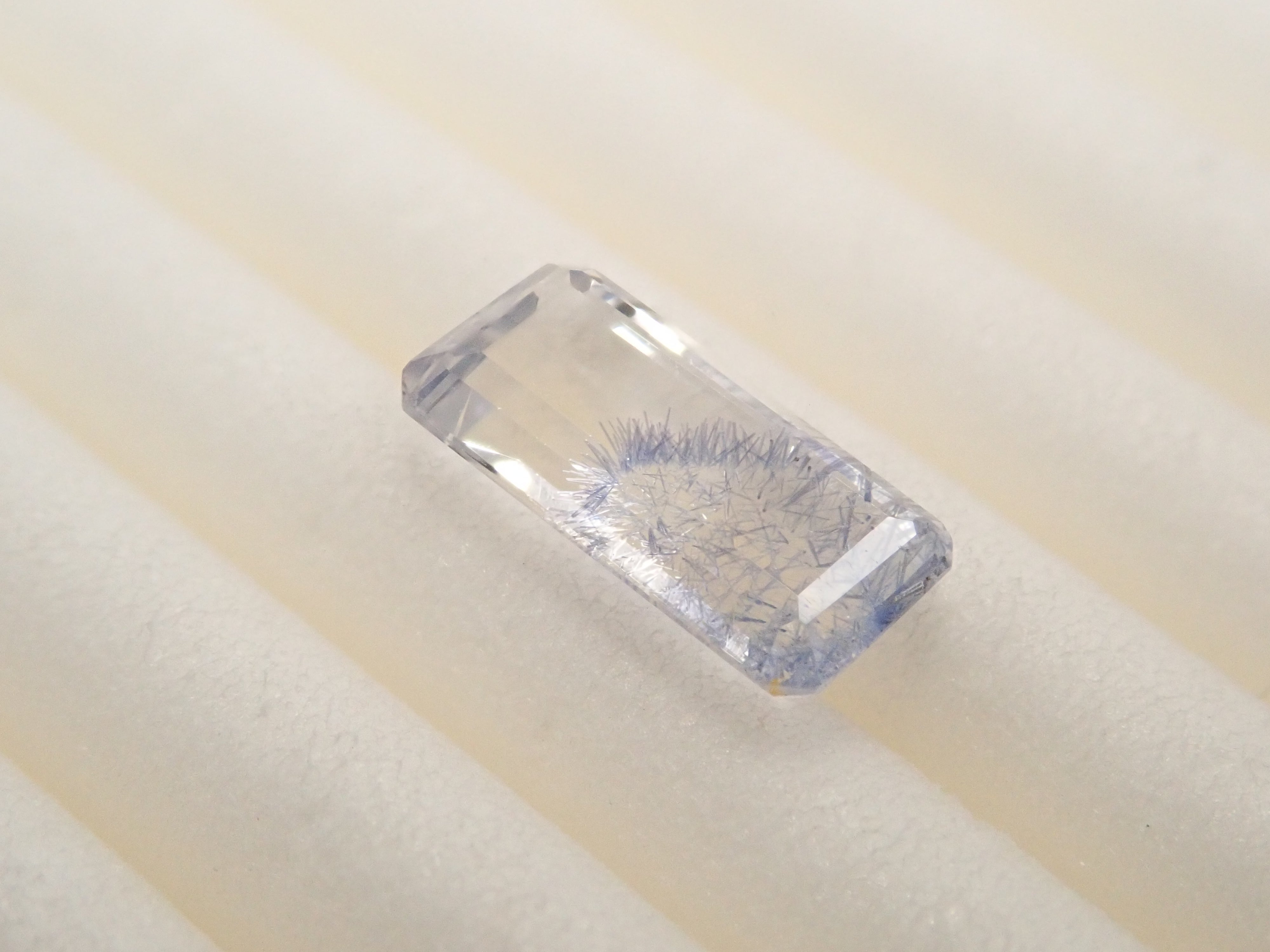 ブラジル産デュモルチェライトインクォーツ 0.673ctルース