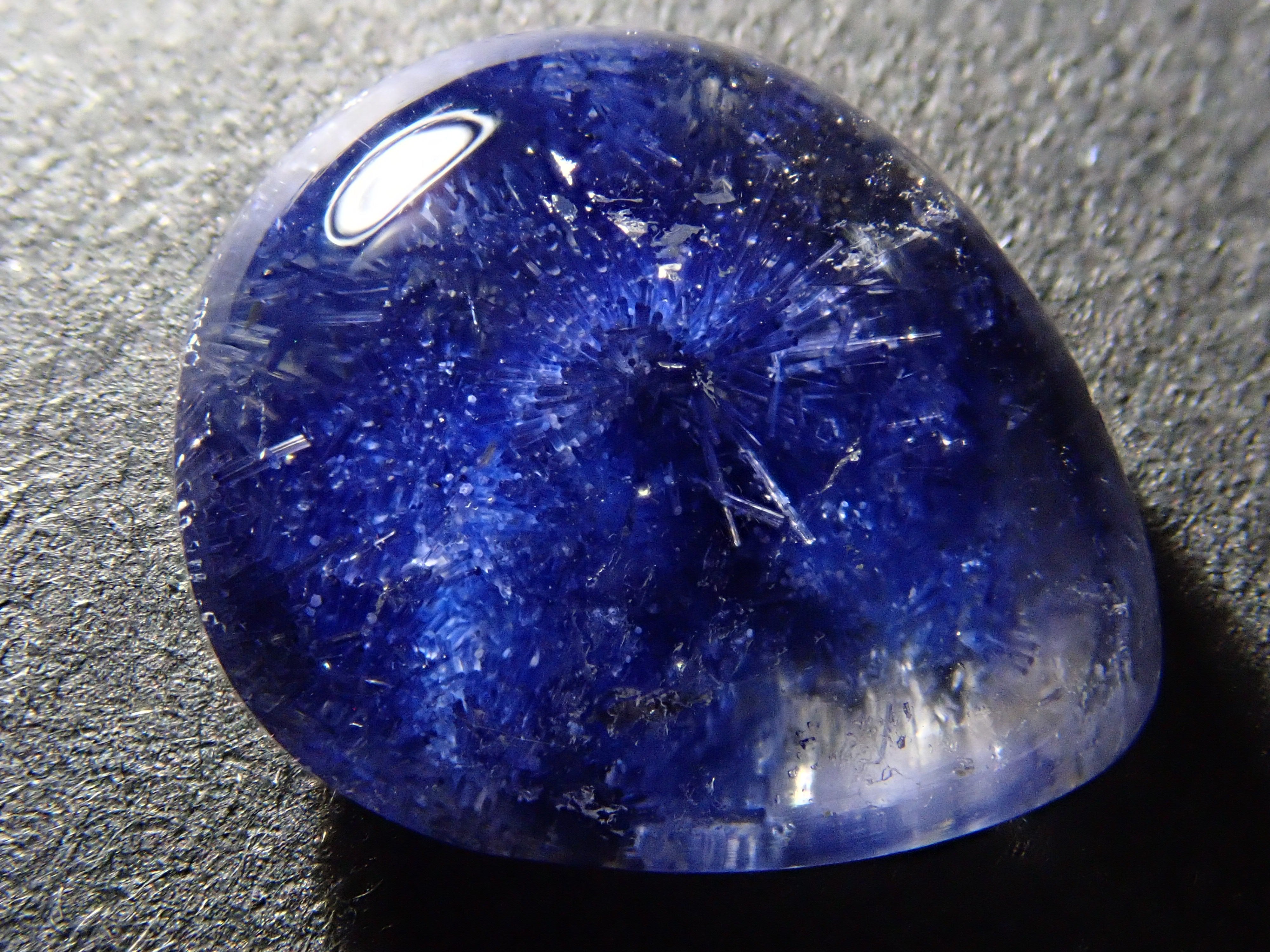 【12561971掲載】ブラジル産デュモルチェライトインクォーツ 3.253ctルース