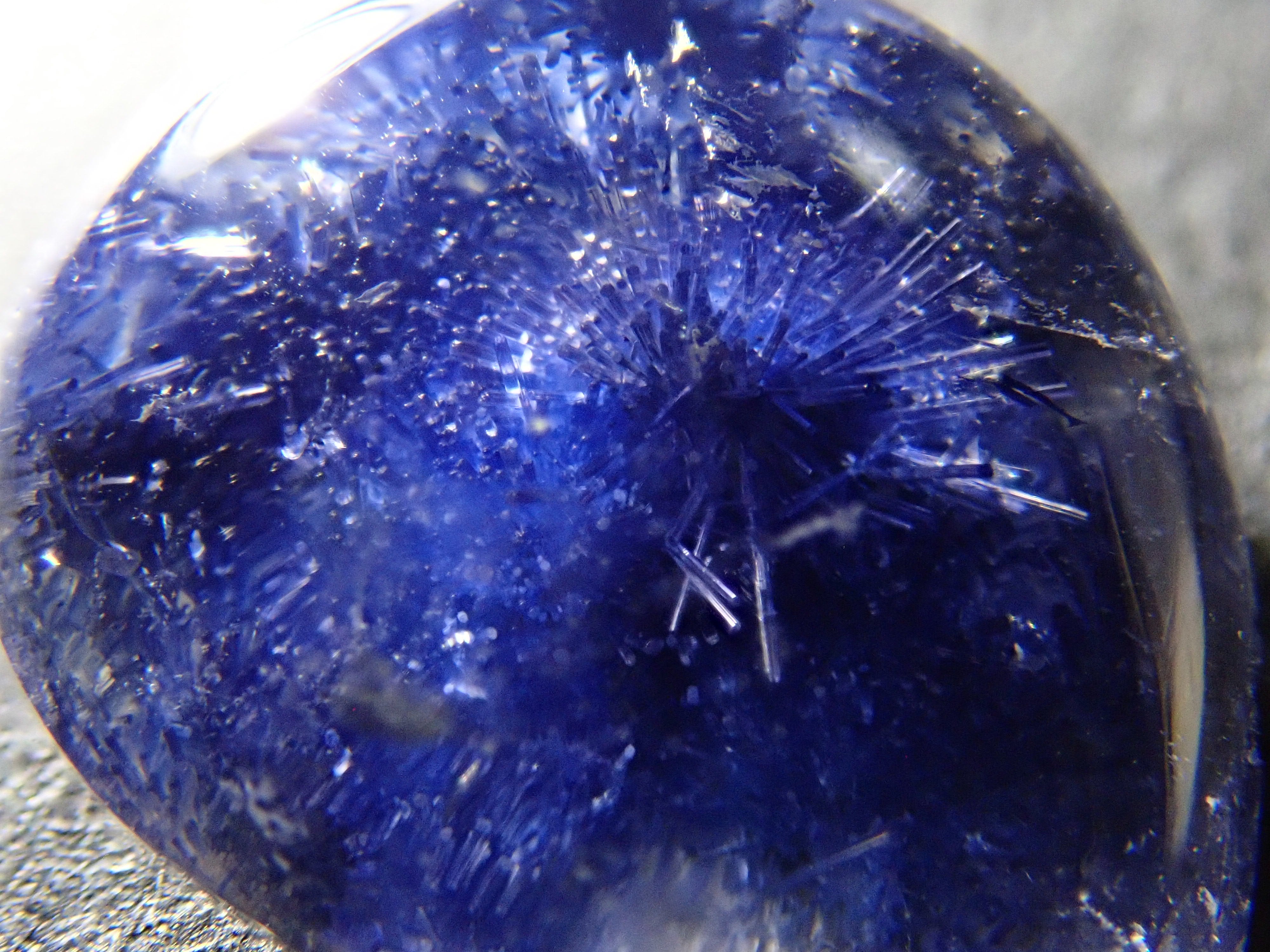 【12561971掲載】ブラジル産デュモルチェライトインクォーツ 3.253ctルース