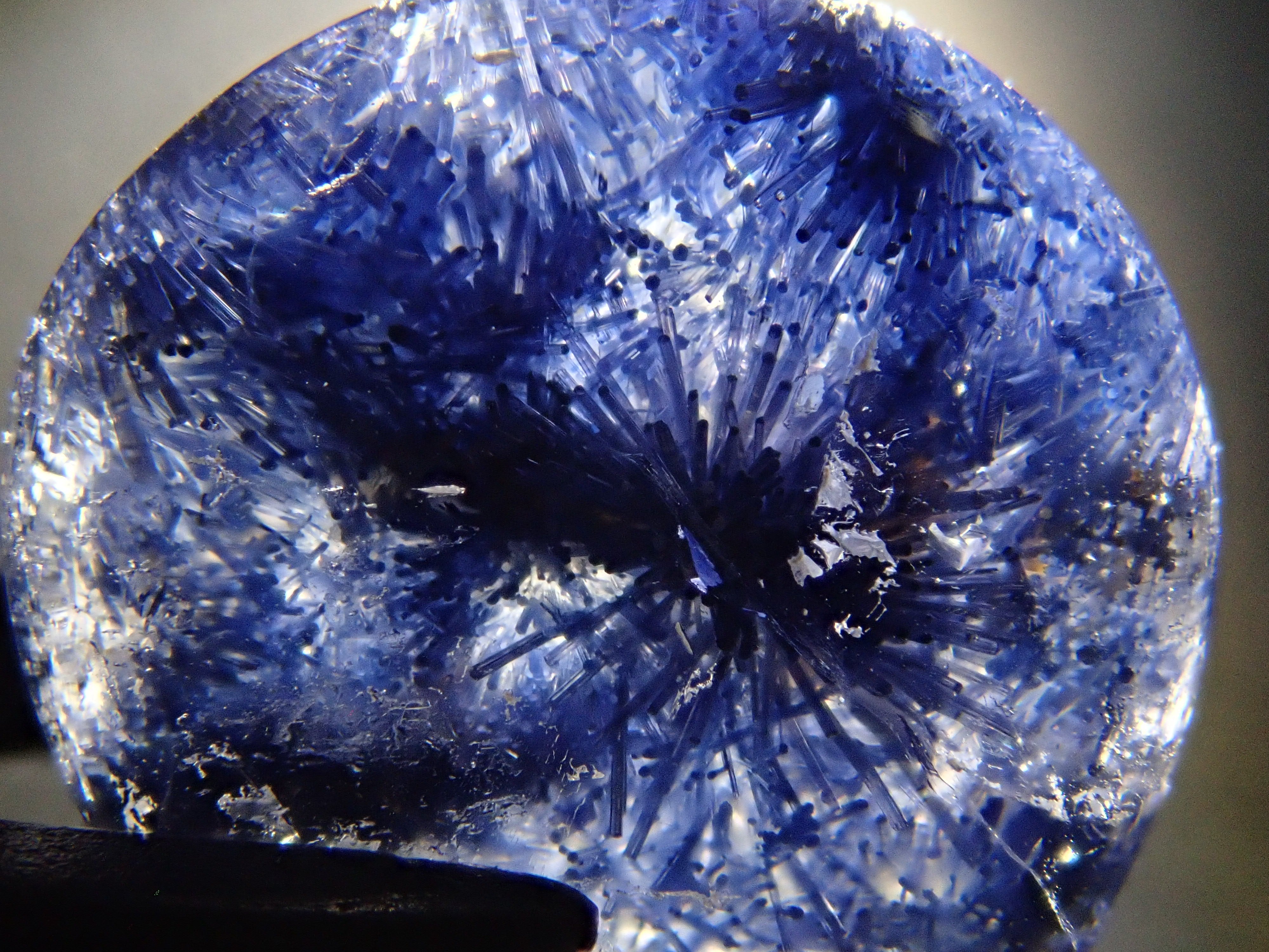 【12561971掲載】ブラジル産デュモルチェライトインクォーツ 3.253ctルース