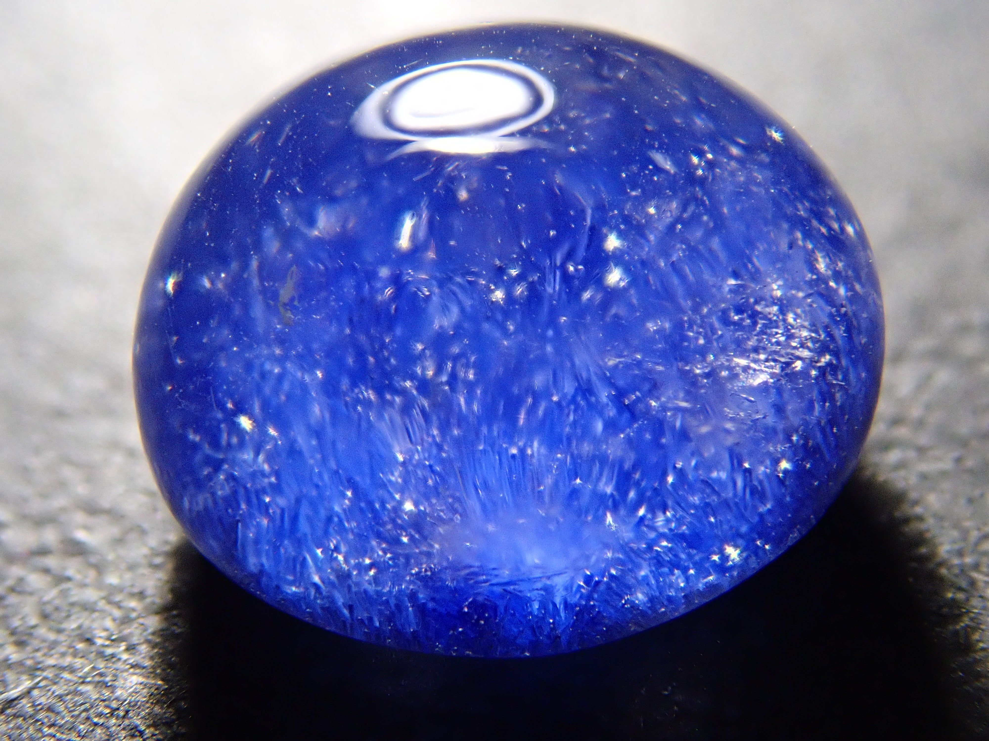 【12561972掲載】ブラジル産デュモルチェライトインクォーツ 2.450ctルース