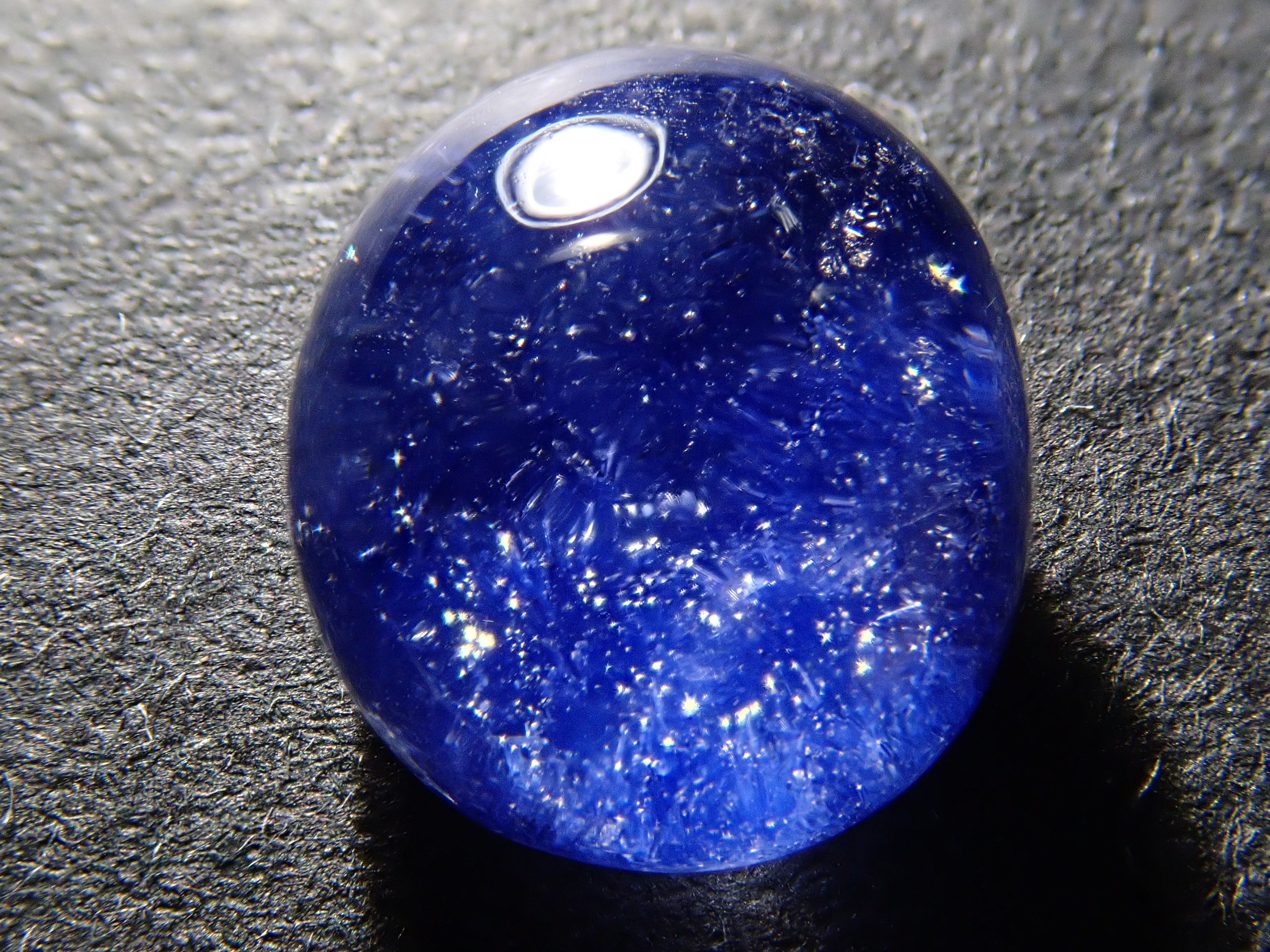 【12561972掲載】ブラジル産デュモルチェライトインクォーツ 2.450ctルース