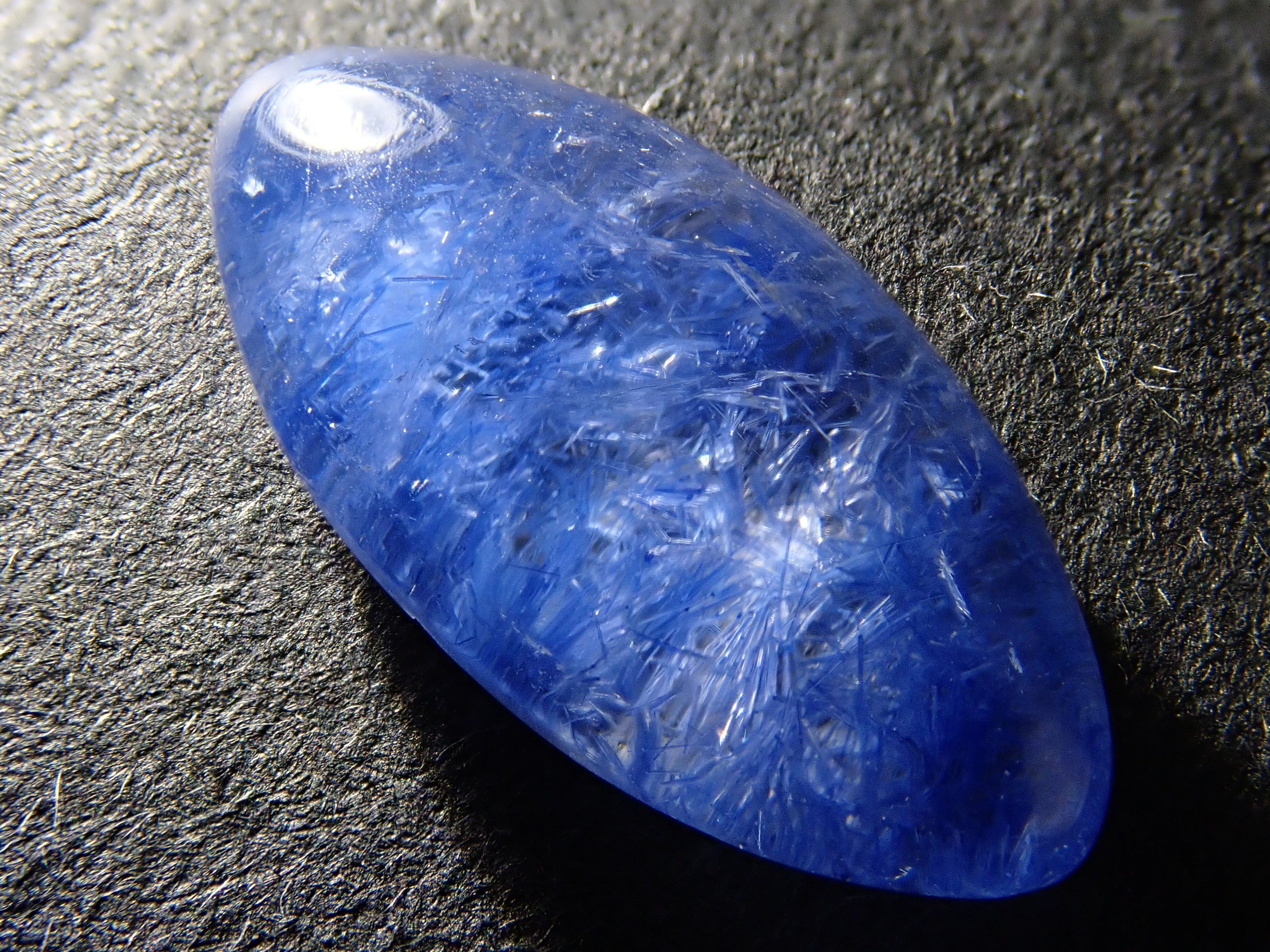 【12561973掲載】ブラジル産デュモルチェライトインクォーツ 2.446ctルース