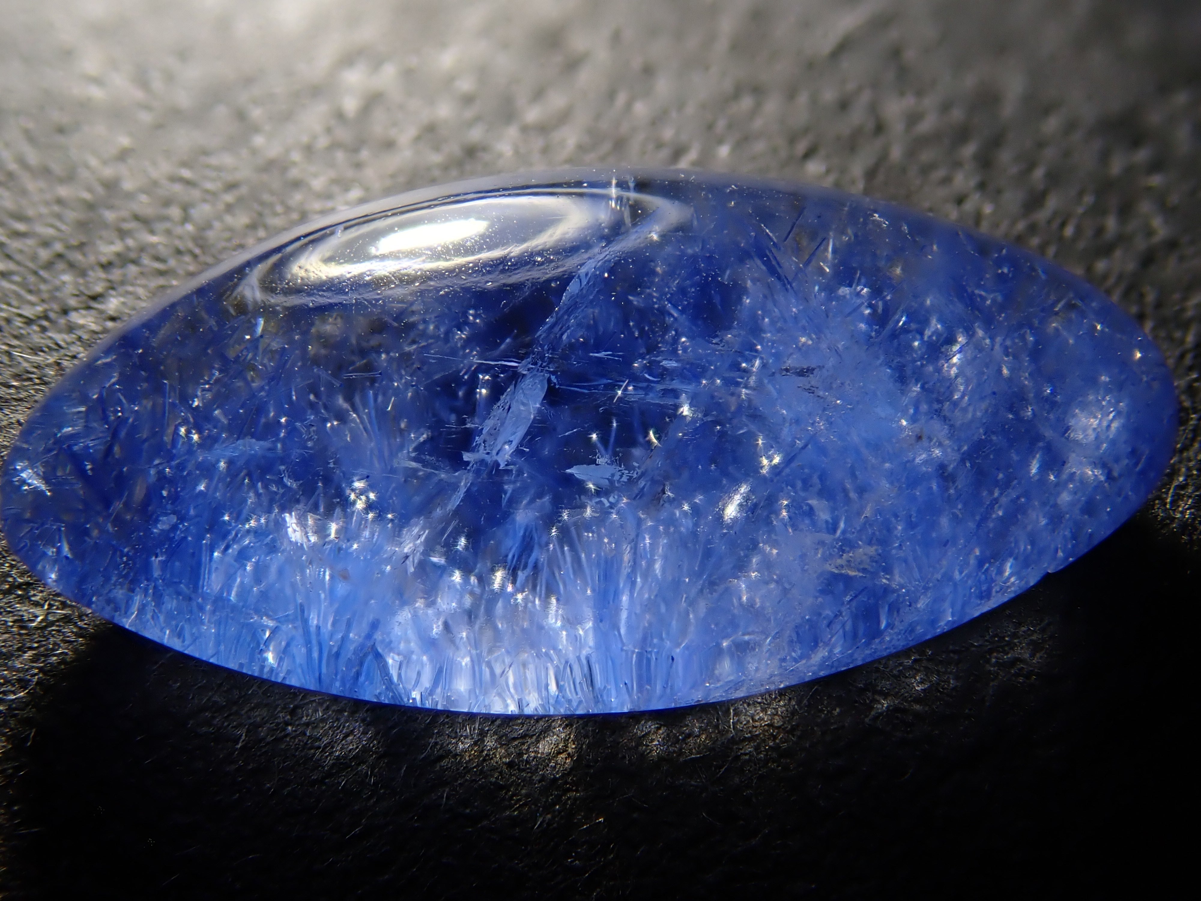 【12561973掲載】ブラジル産デュモルチェライトインクォーツ 2.446ctルース