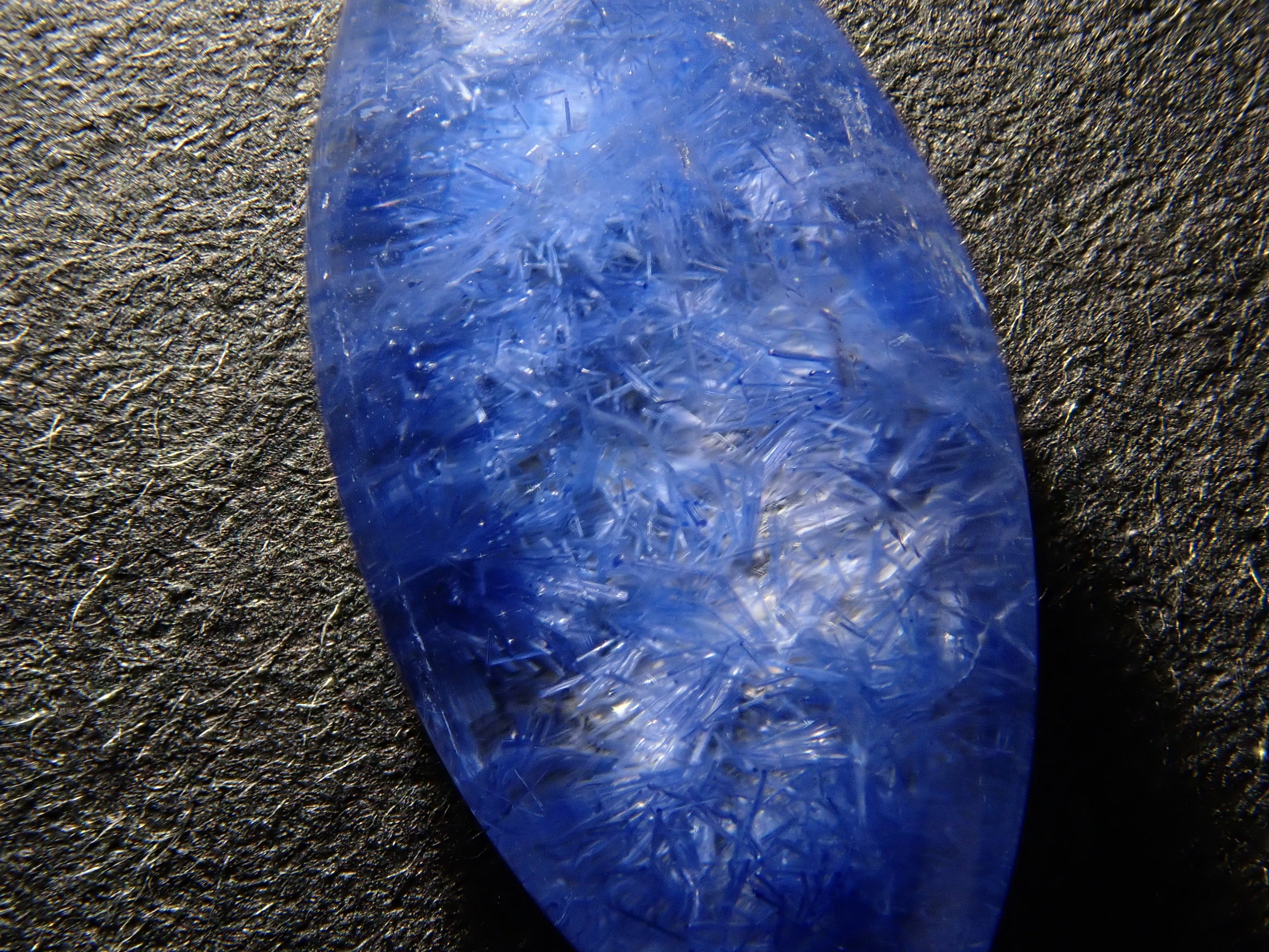 【12561973掲載】ブラジル産デュモルチェライトインクォーツ 2.446ctルース