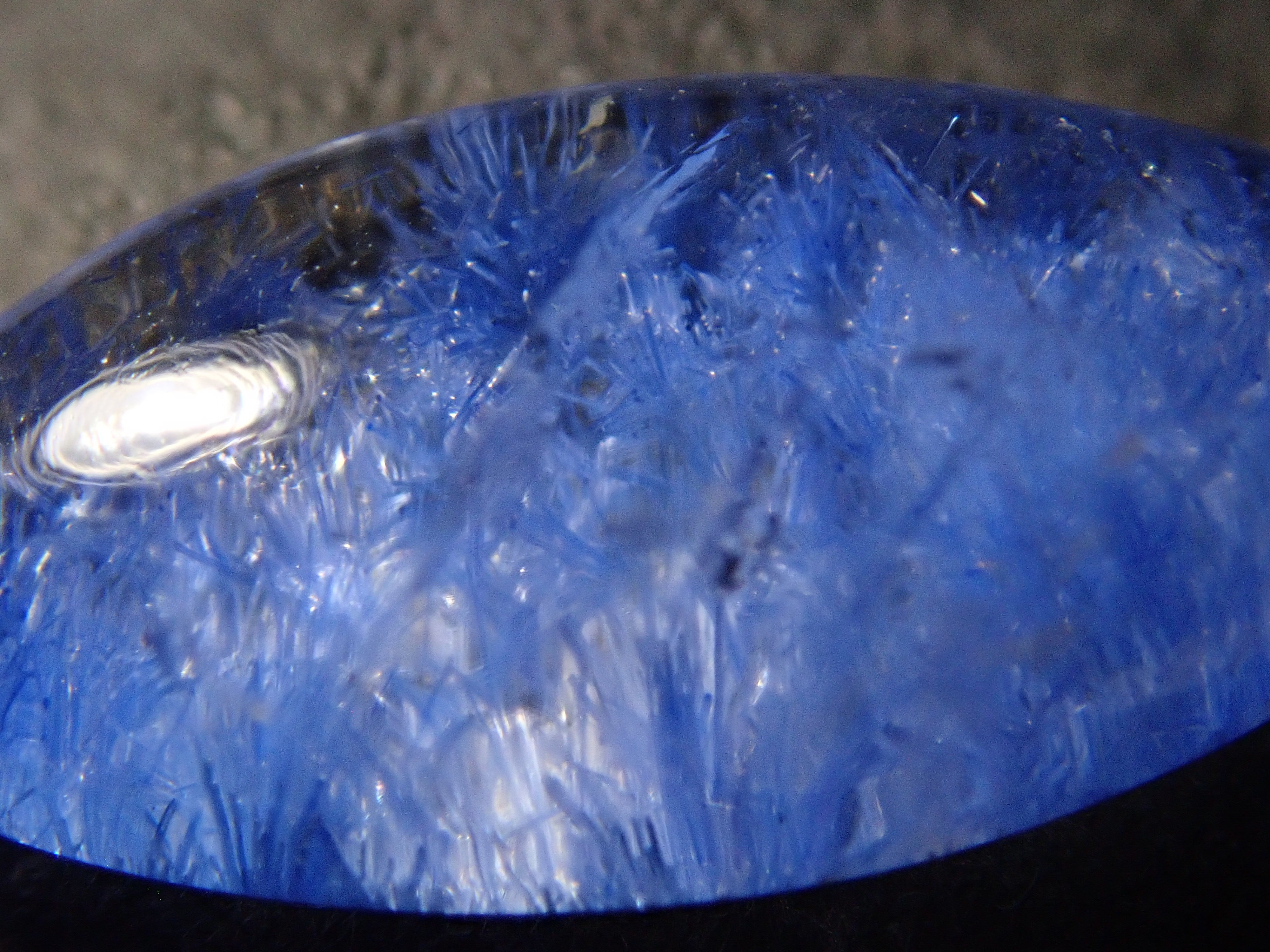 【12561973掲載】ブラジル産デュモルチェライトインクォーツ 2.446ctルース