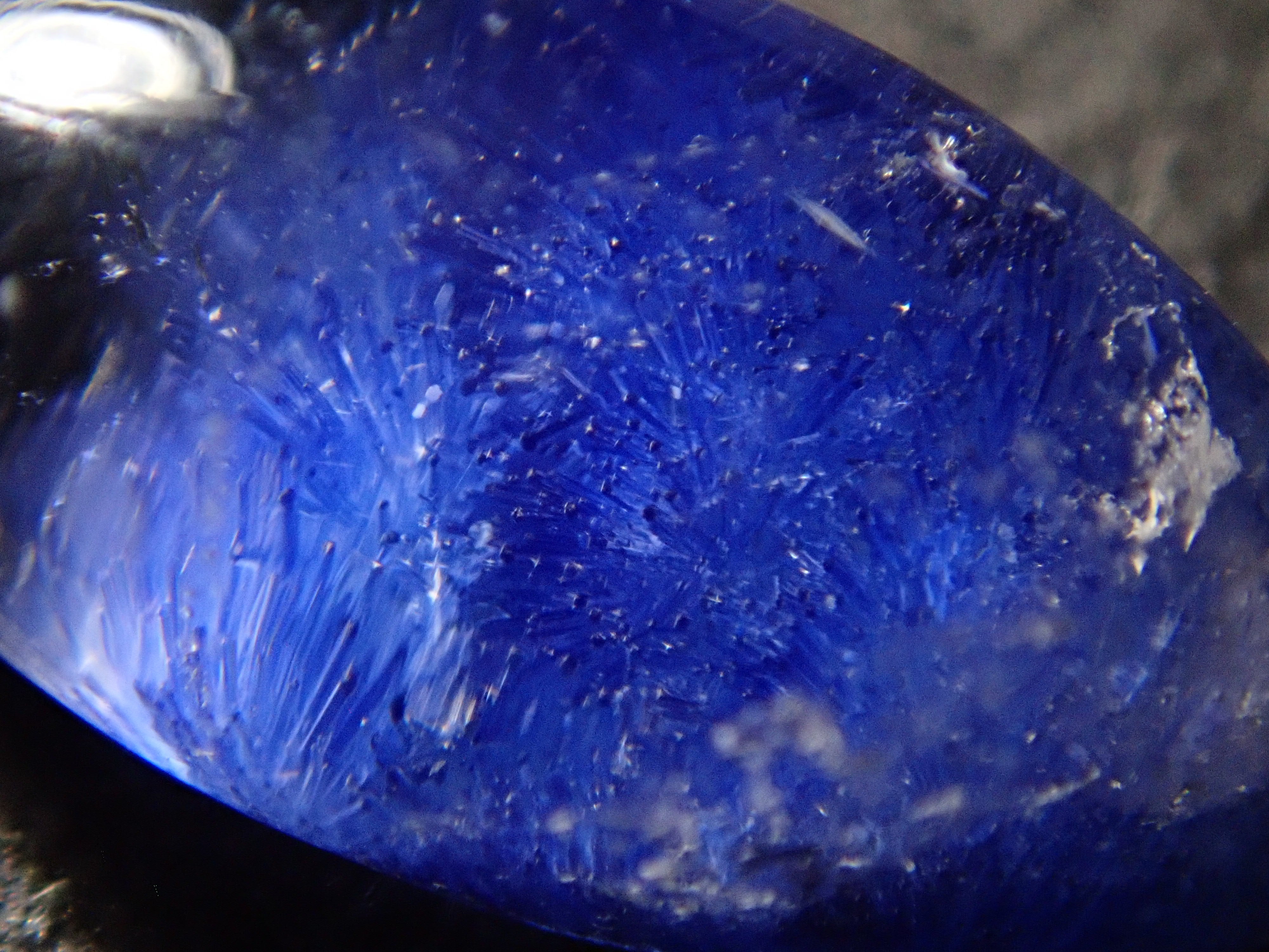 【12561974掲載】ブラジル産デュモルチェライトインクォーツ 2.054ctルース