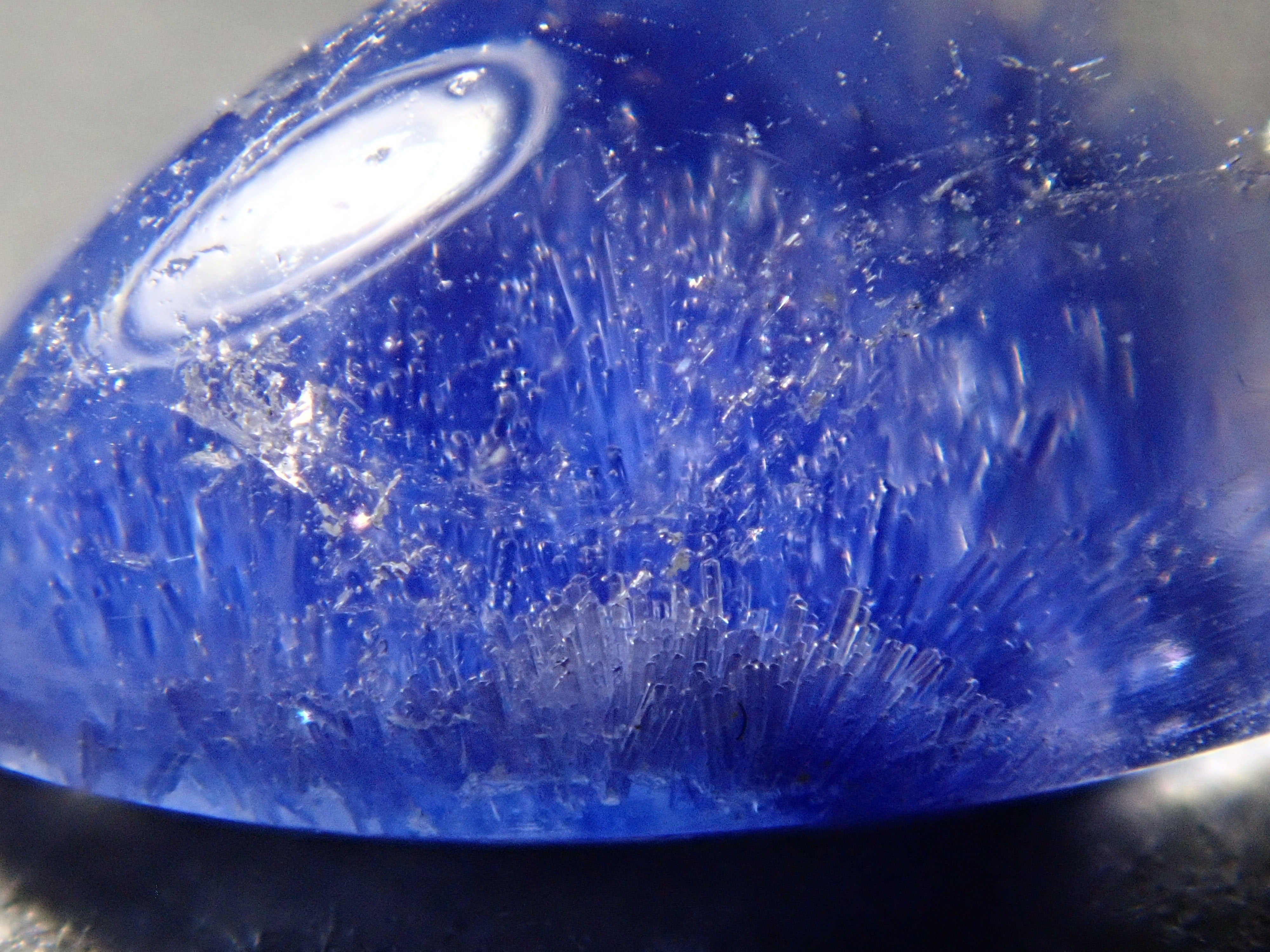 【12561974掲載】ブラジル産デュモルチェライトインクォーツ 2.054ctルース