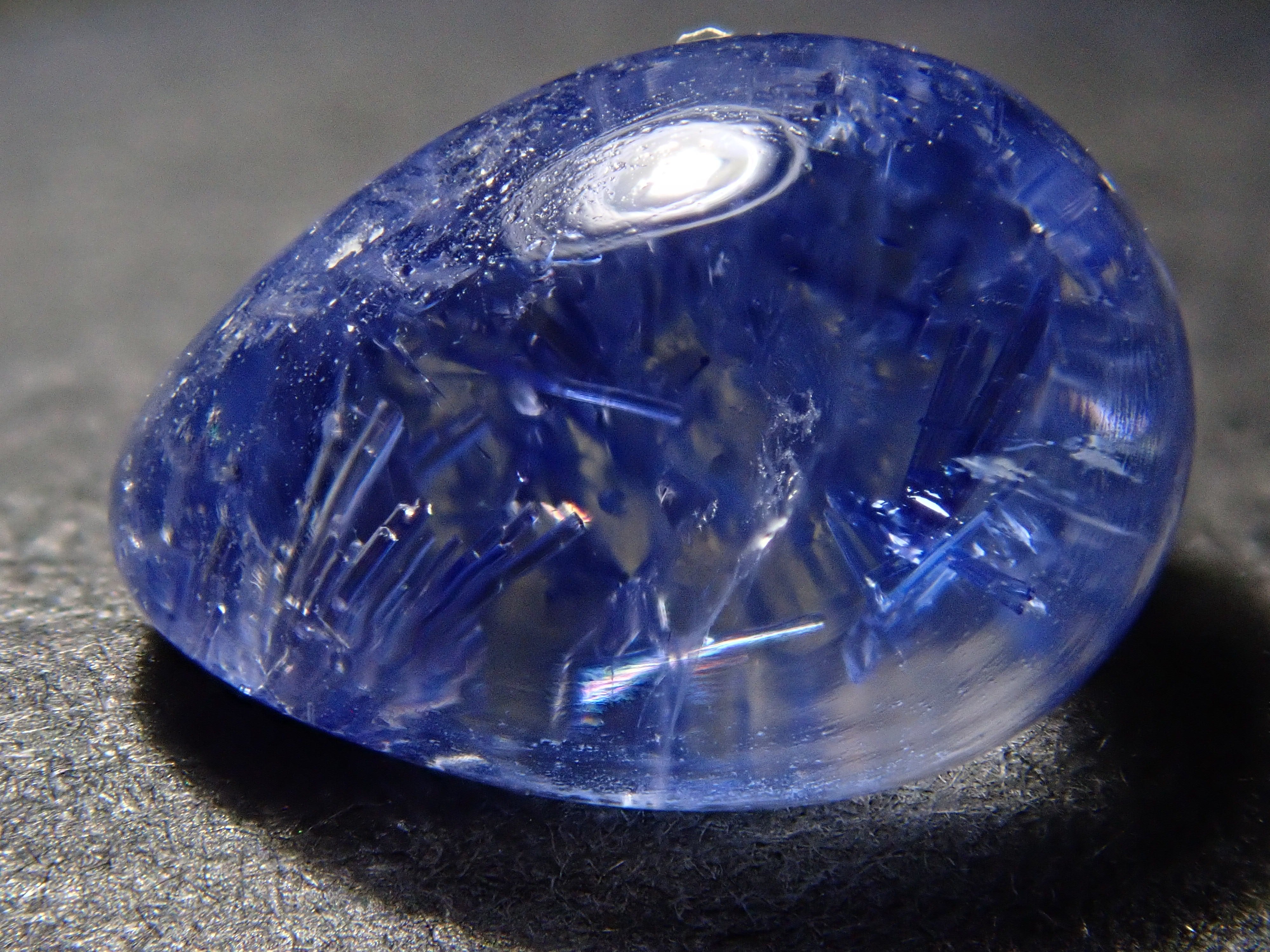 【12561975掲載】ブラジル産デュモルチェライトインクォーツ 1.559ctルース