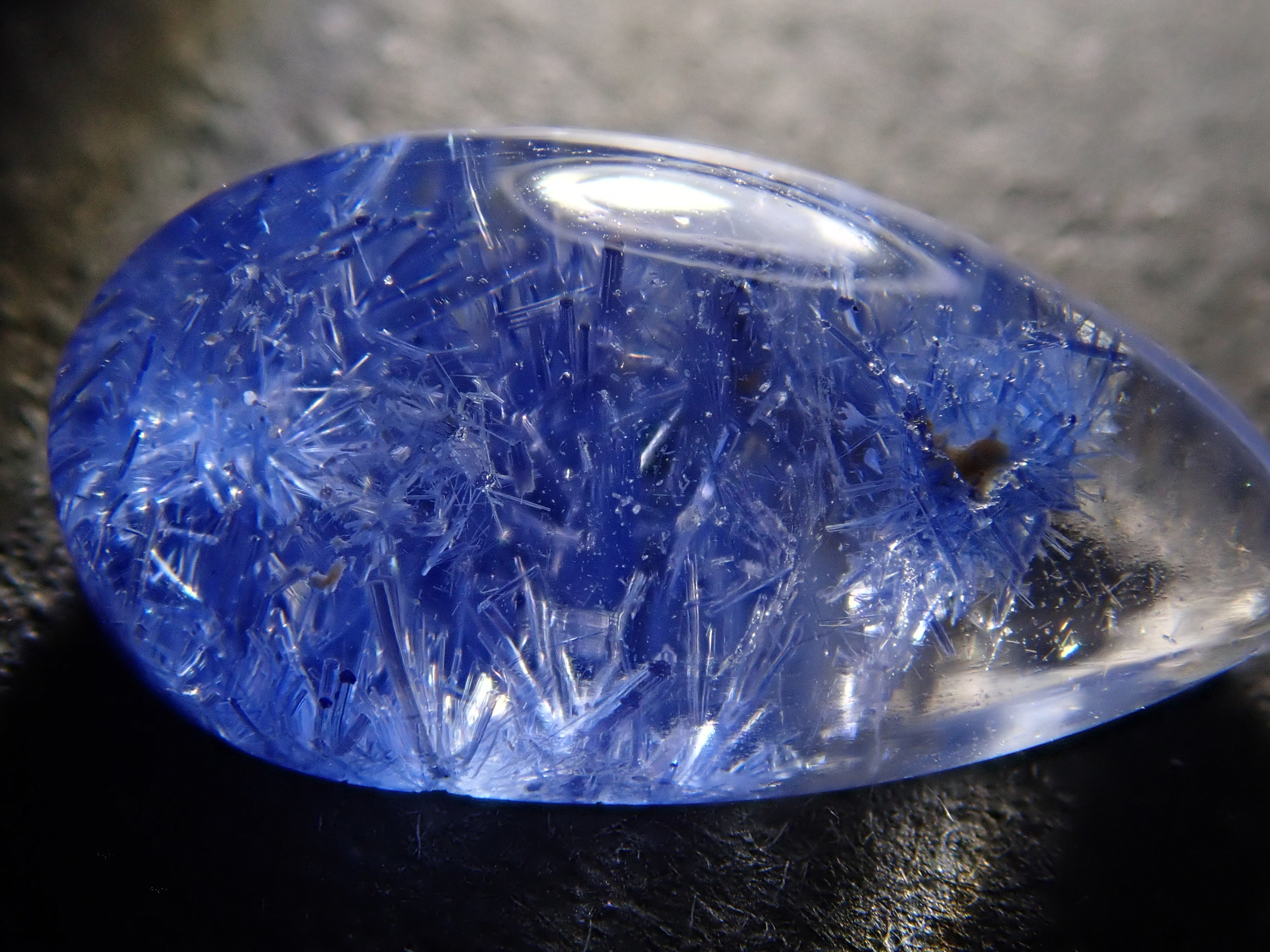 【12561977掲載】ブラジル産デュモルチェライトインクォーツ 1.383ctルース