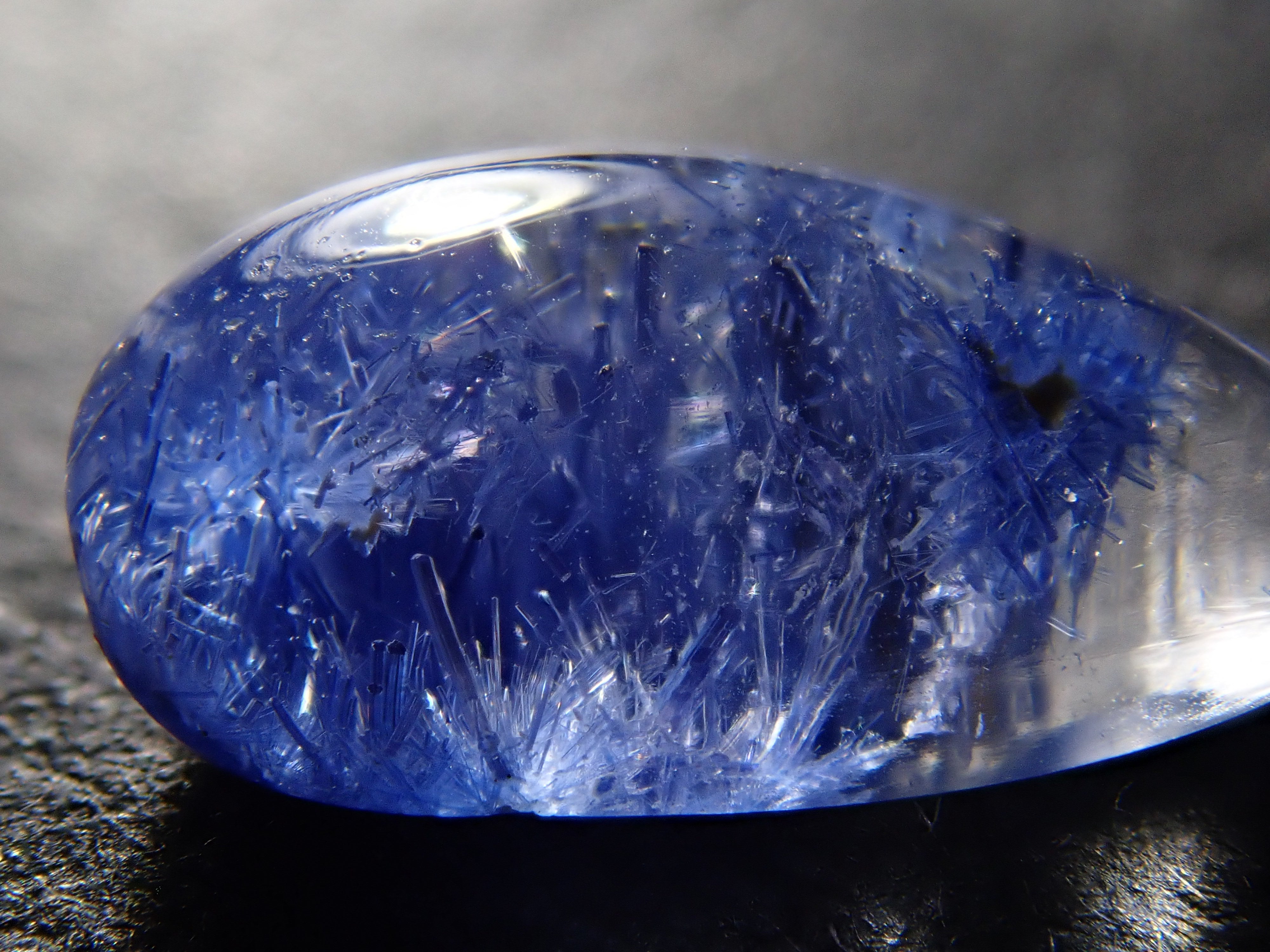 【12561977掲載】ブラジル産デュモルチェライトインクォーツ 1.383ctルース