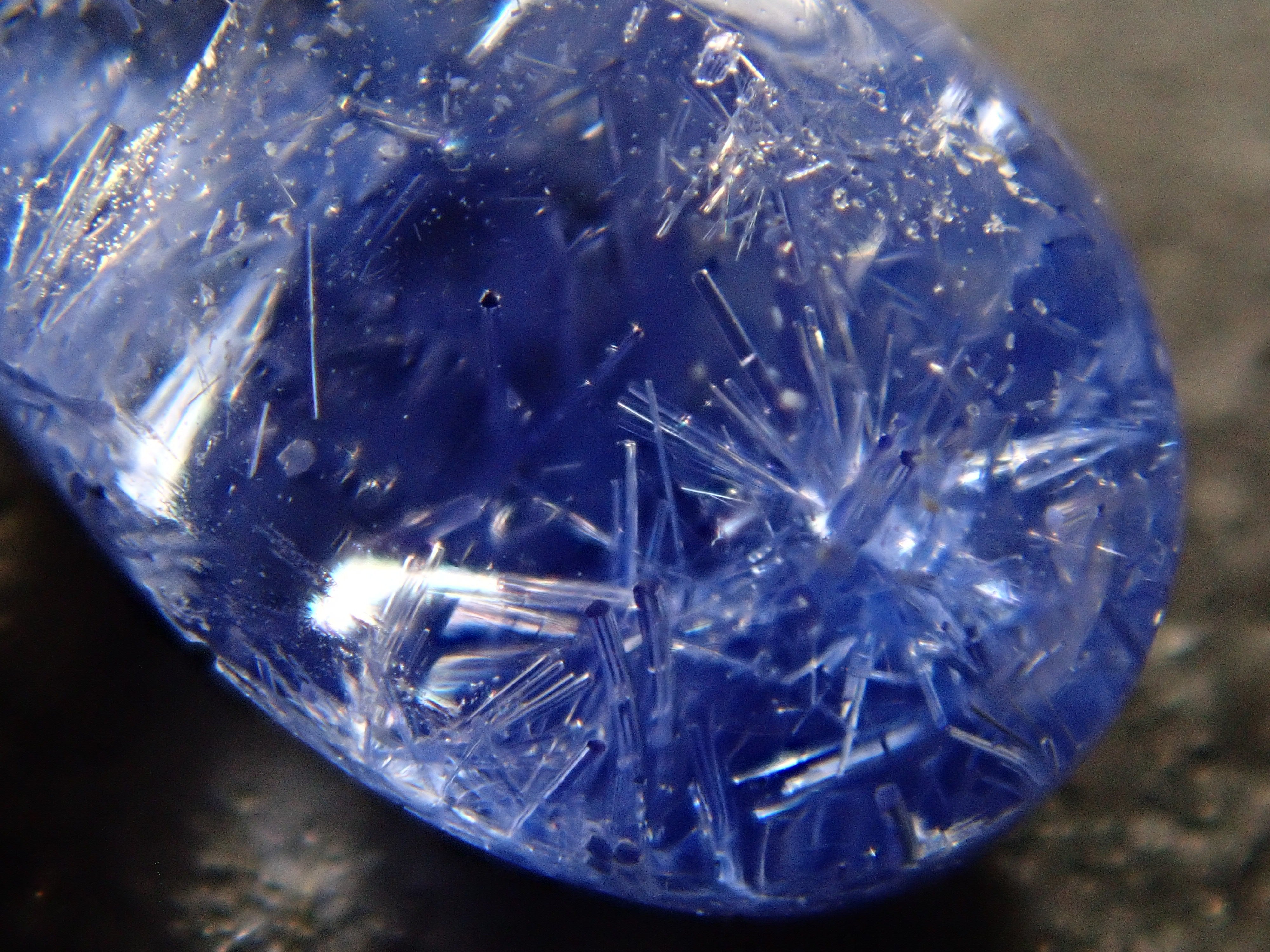 【12561977掲載】ブラジル産デュモルチェライトインクォーツ 1.383ctルース