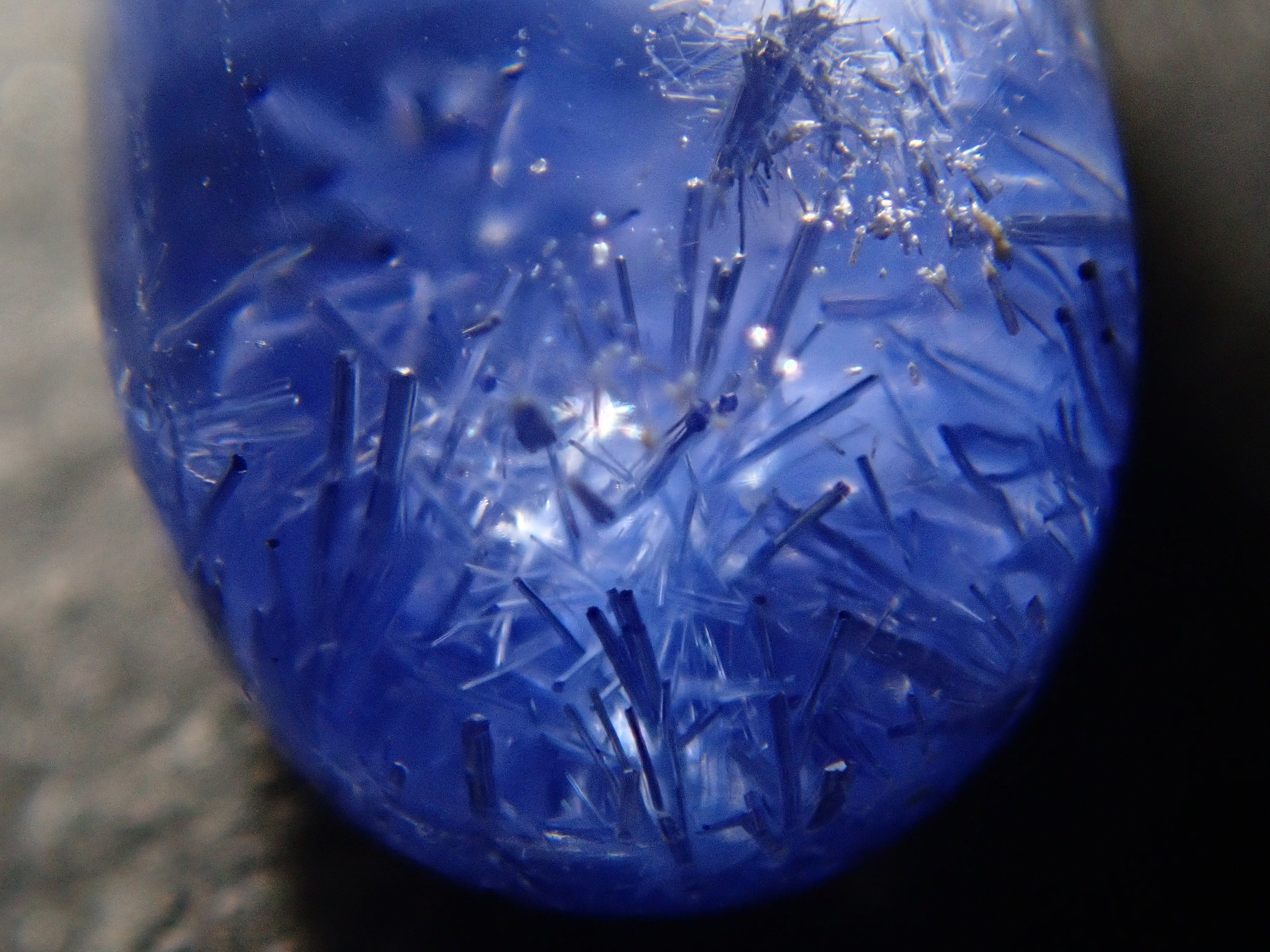 【12561977掲載】ブラジル産デュモルチェライトインクォーツ 1.383ctルース