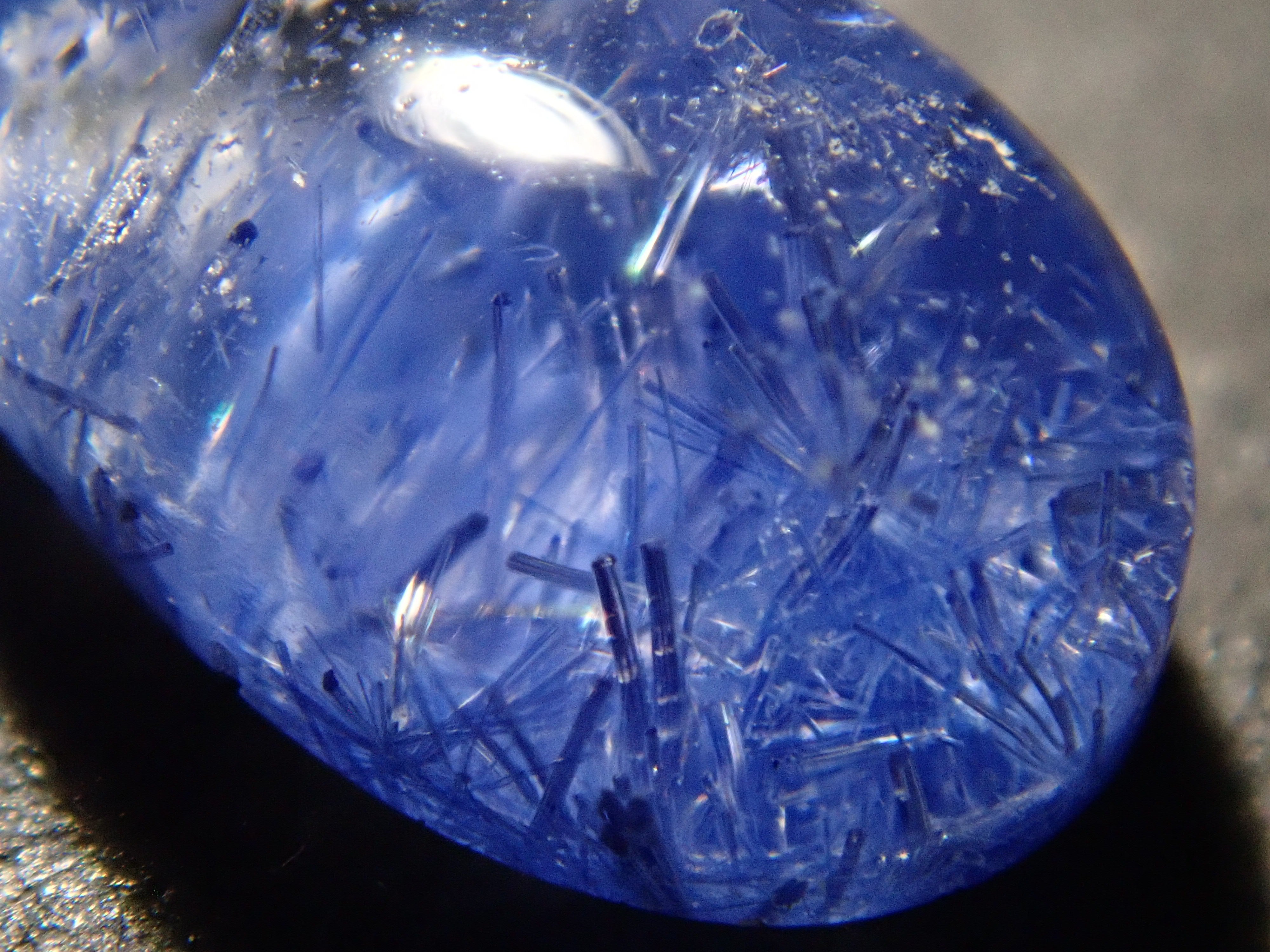 【12561977掲載】ブラジル産デュモルチェライトインクォーツ 1.383ctルース