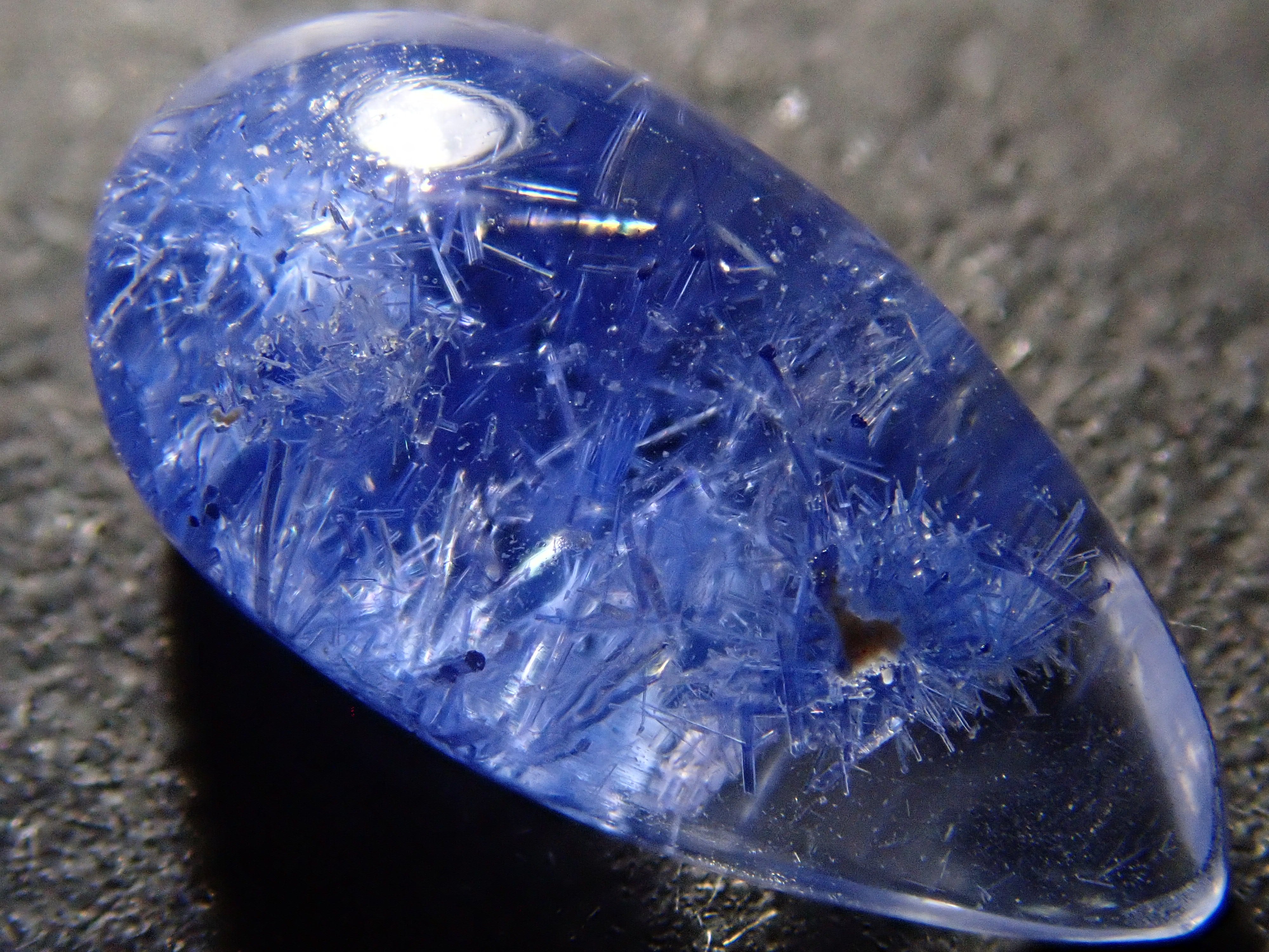 【12561977掲載】ブラジル産デュモルチェライトインクォーツ 1.383ctルース