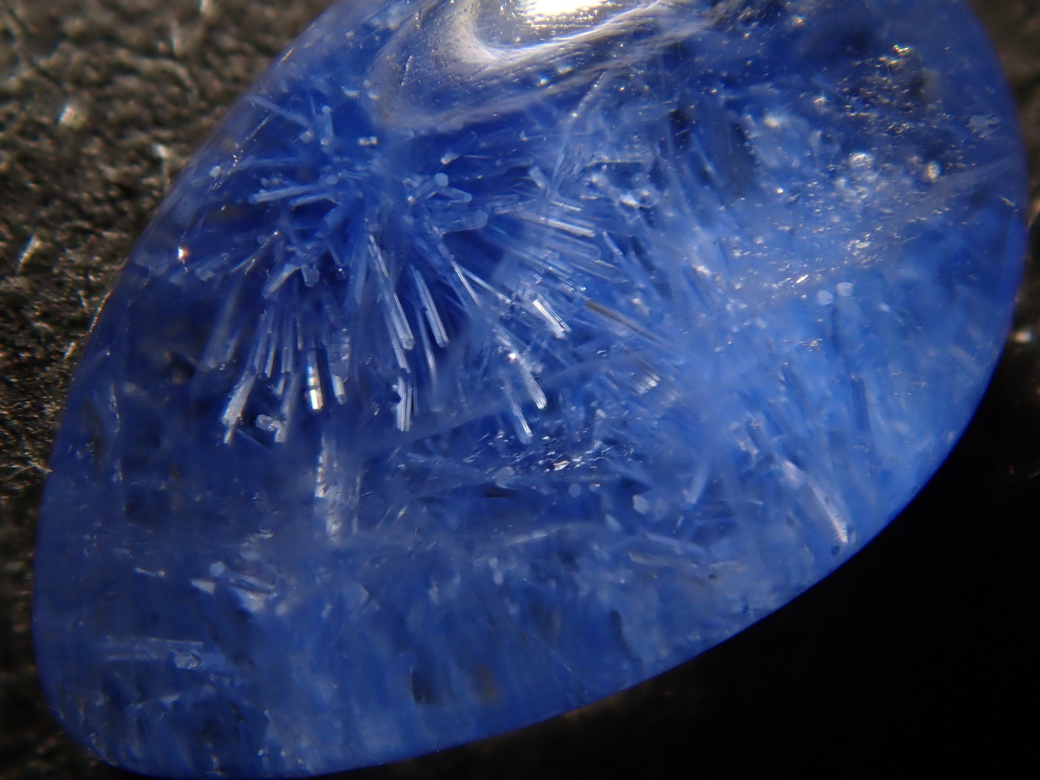 【12561978掲載】ブラジル産デュモルチェライトインクォーツ 1.266ctルース